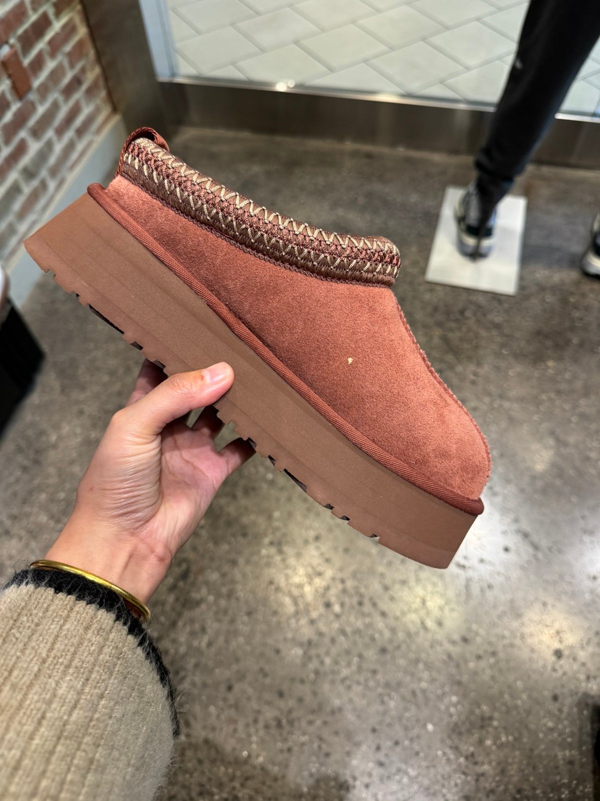 1122553-RDJ Ugg Tazz Red Jasper Women Size 10