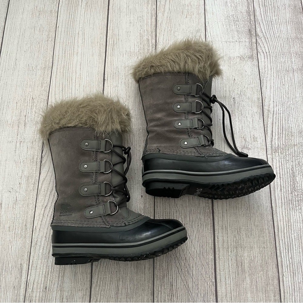 Sorel sz 2 girls Joan of Arctic gray winter boots