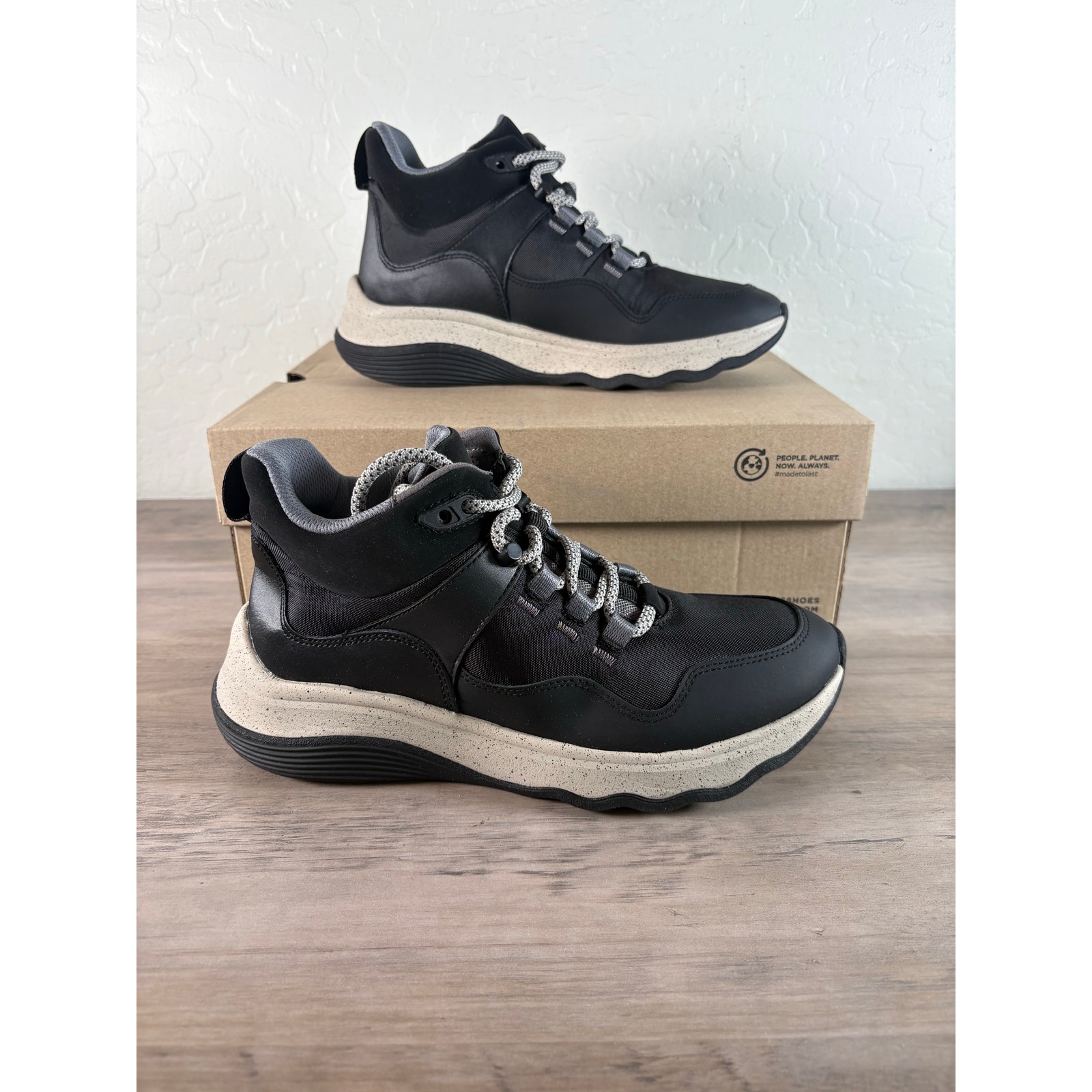 Collection by Clarks Jaunt Lo Black Mid Top Sneaker Women's Size 7.5 EU 38 NIB
