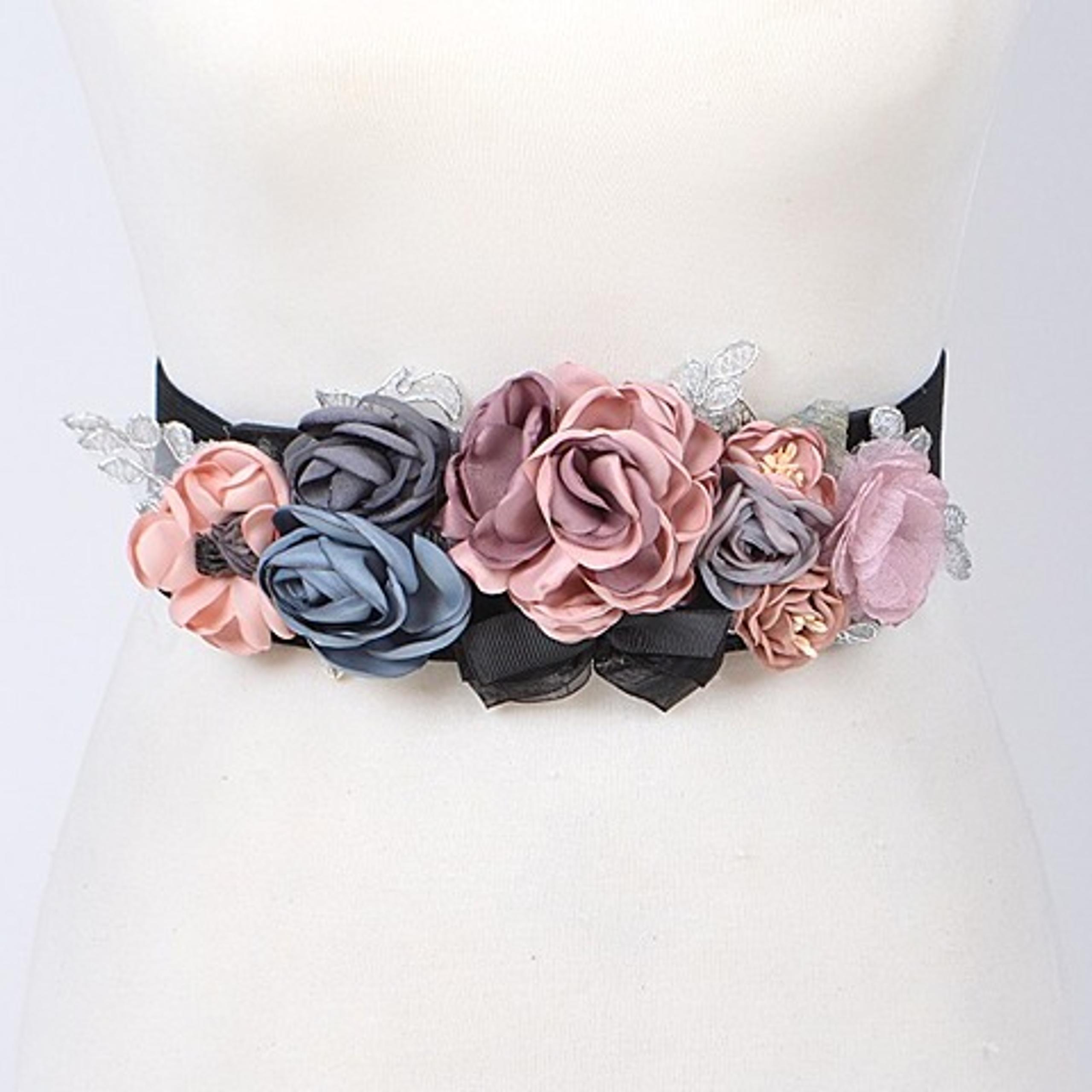 BNWT Brand New Mix Flower Statement Elastic Stretch Belt