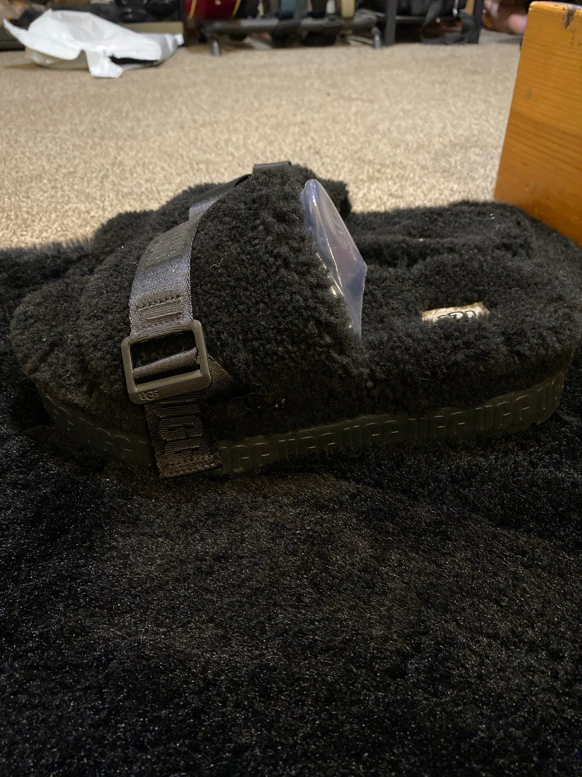 UGG Fluffita Sandal