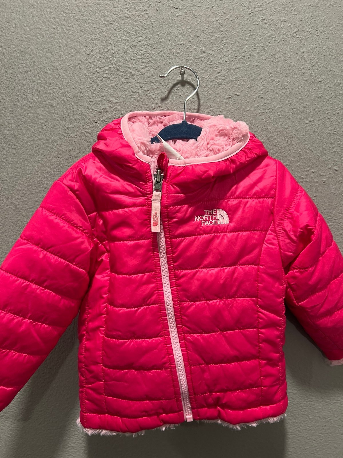 The North Face Faux Fur Reversible Mossbud Puffer Jacket 12-18 mos Hot pink