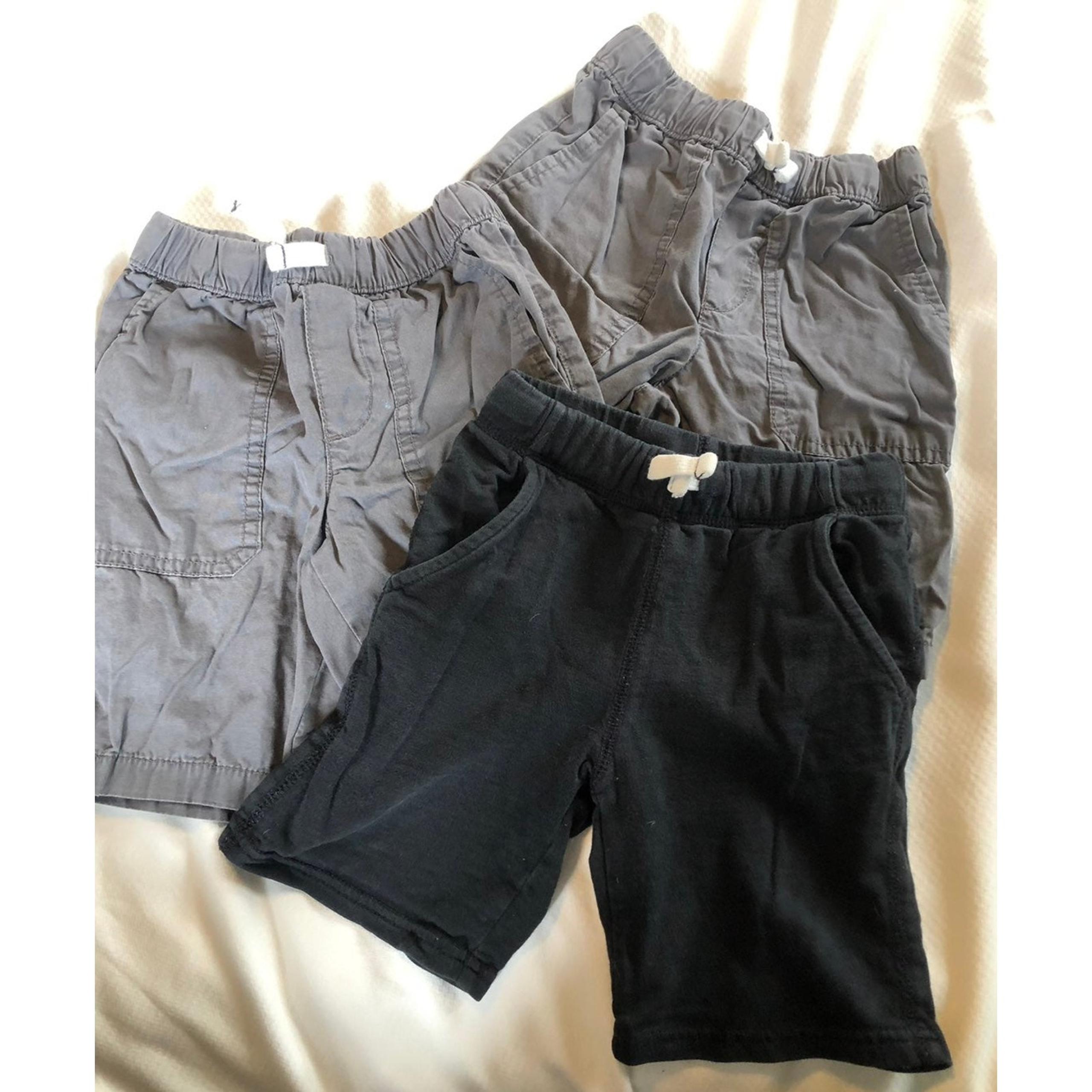 Carter's Kid boys size 4/5 set 3 pair of khaki shorts lot gray