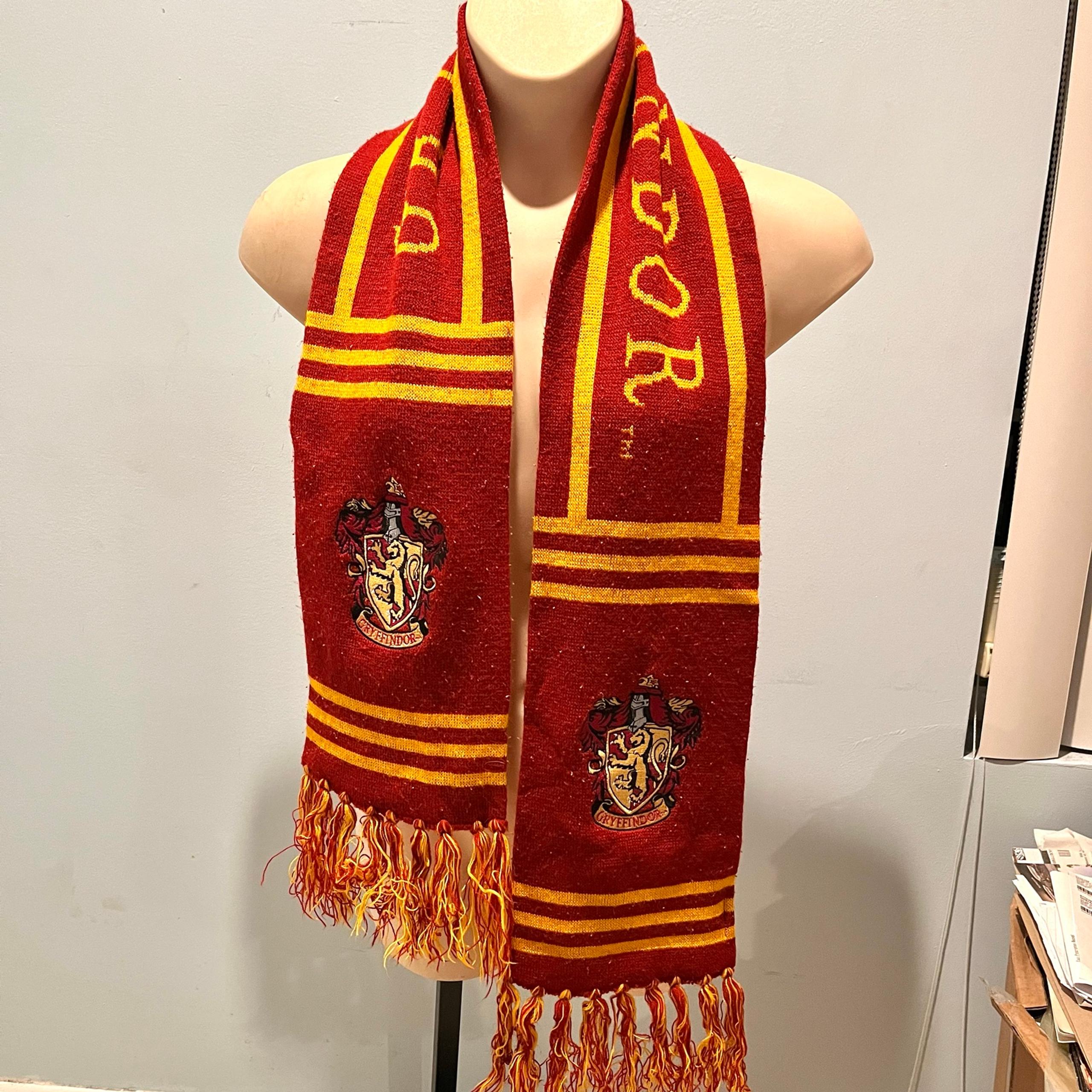 Pre-Owned Wizarding World of Harry Potter Gryffindor Scarf - Universal Studios
