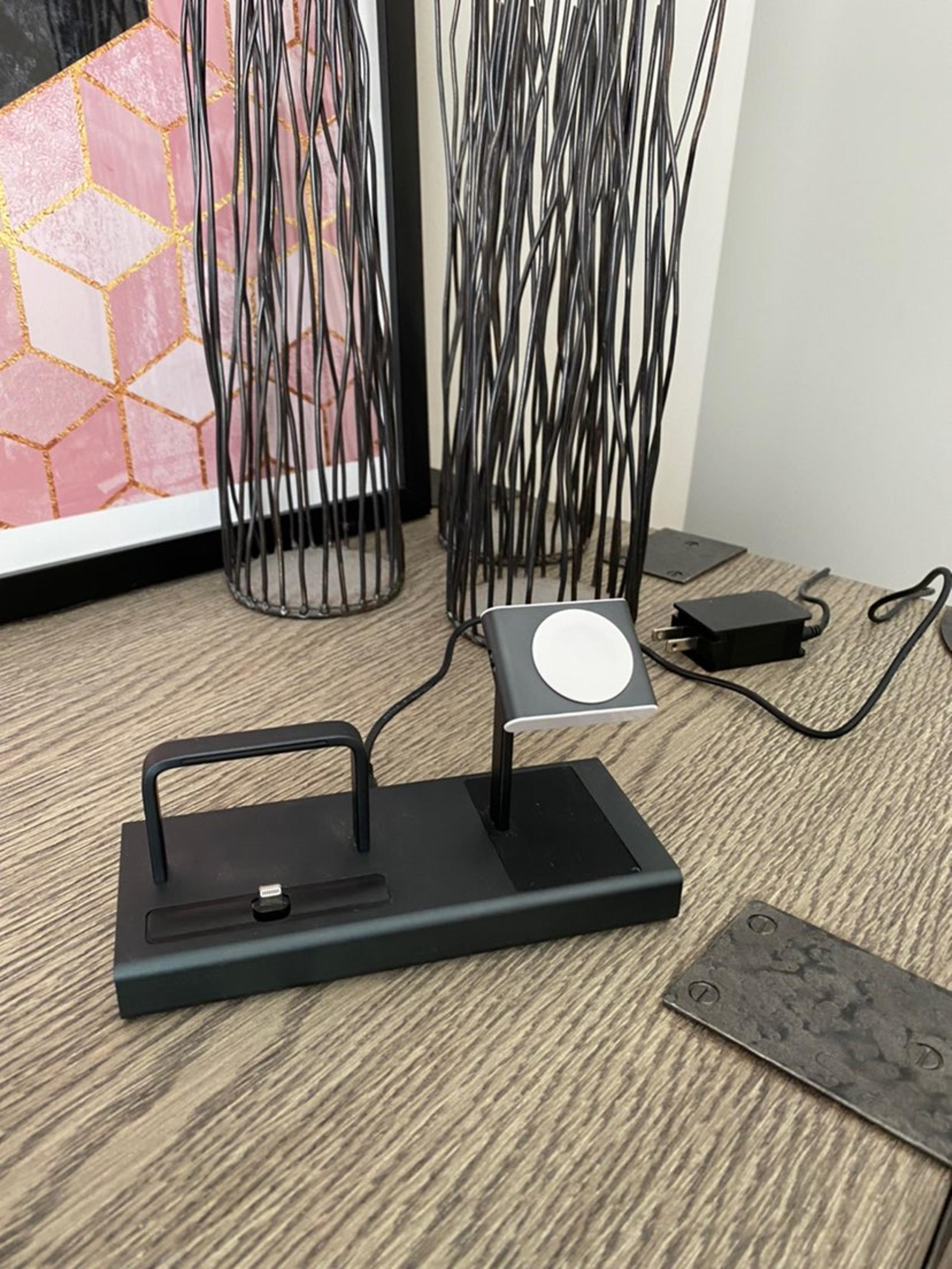 Charging Stand Plus Apple Watch - Nomad