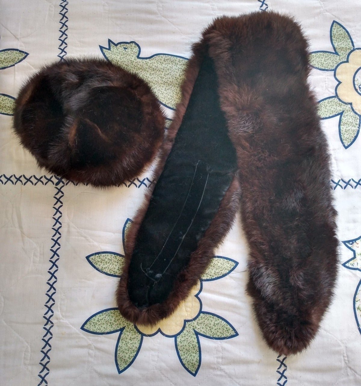 Lot of 2 Vintage Genuine Mink Fur Brown Shoulder Wrap/Neck Stole + Hat, One Size