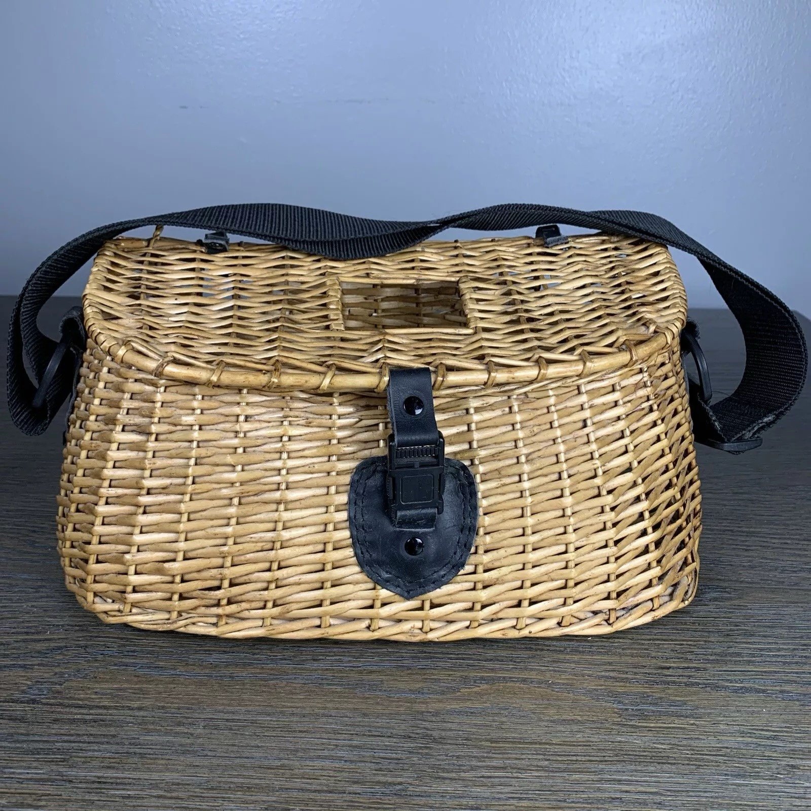 Wicker Creel Basket Fly Fishing Perch Trout Vintage Adjustable Strap Clasp Lid