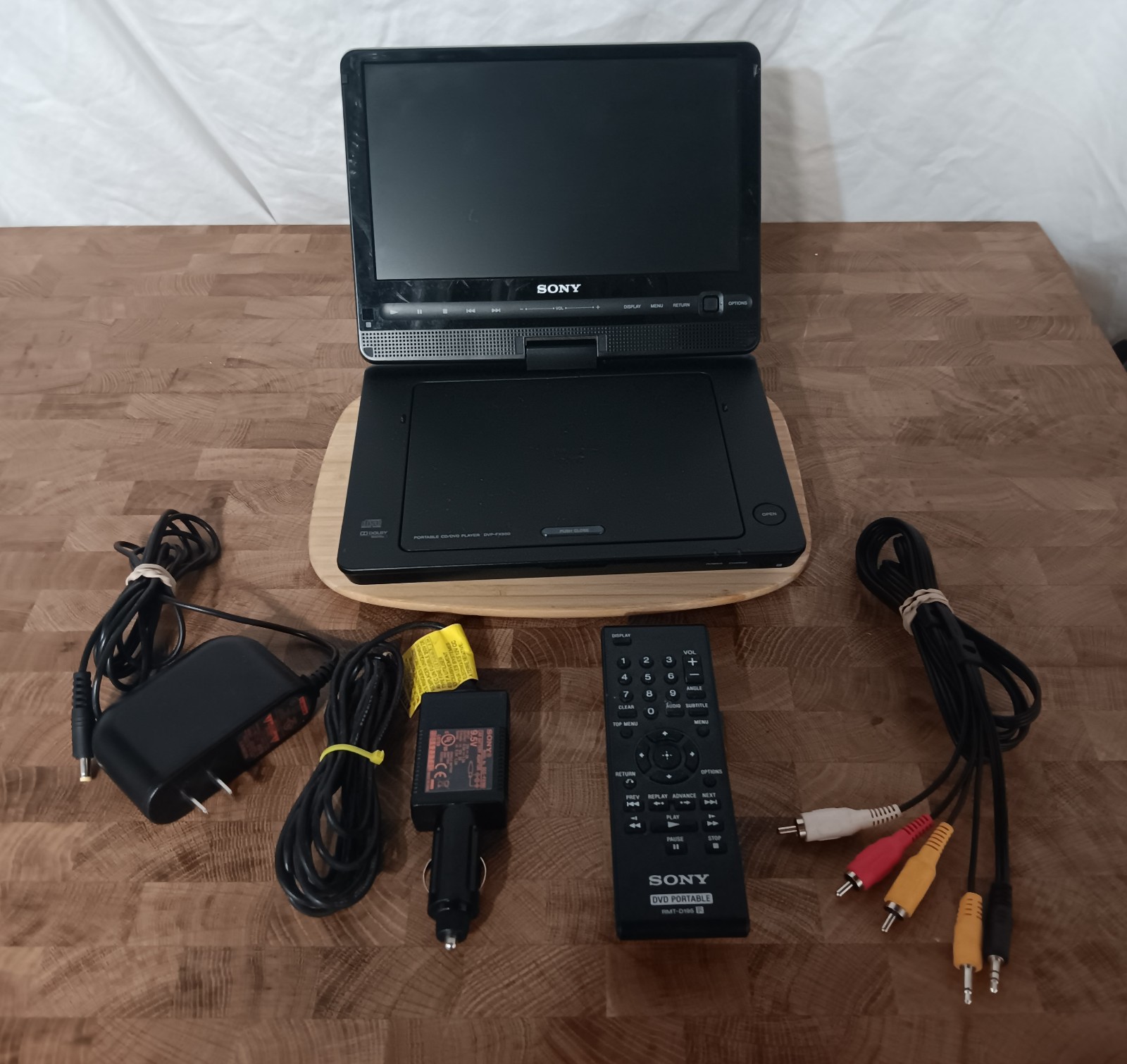 SONY DVP-FX950 PORTABLE 9 DVD PLAYER With AC Adaptor/DC ADAPTER/REMOTE...works