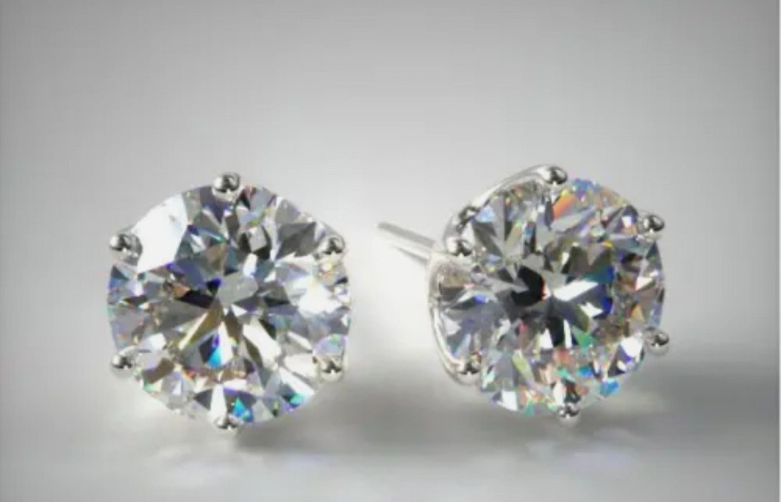 New 4ct Beautiful Moissanite Stud Earrings