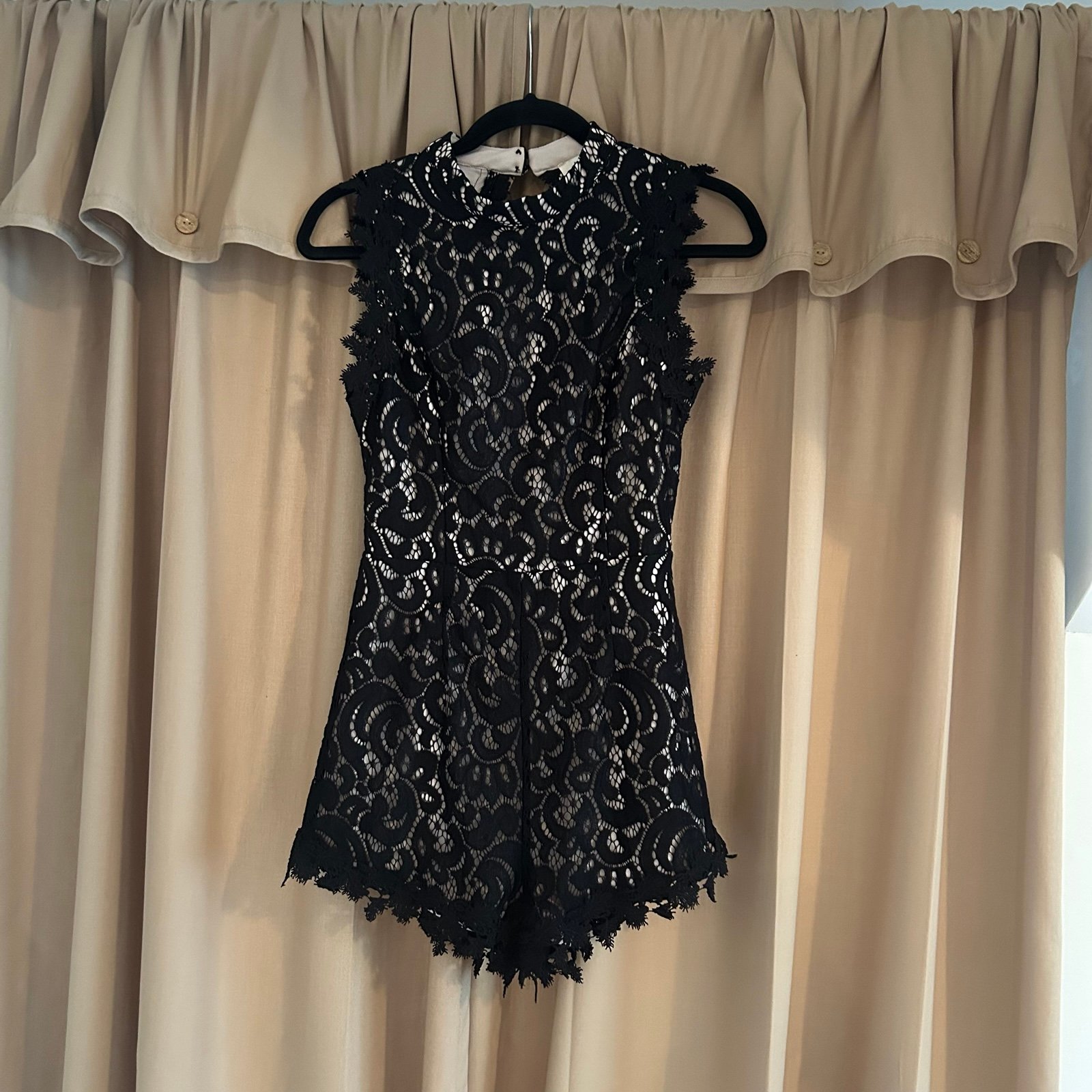 NWT Francesca’s Black Lacey Sexy Open Back Romper Size Small