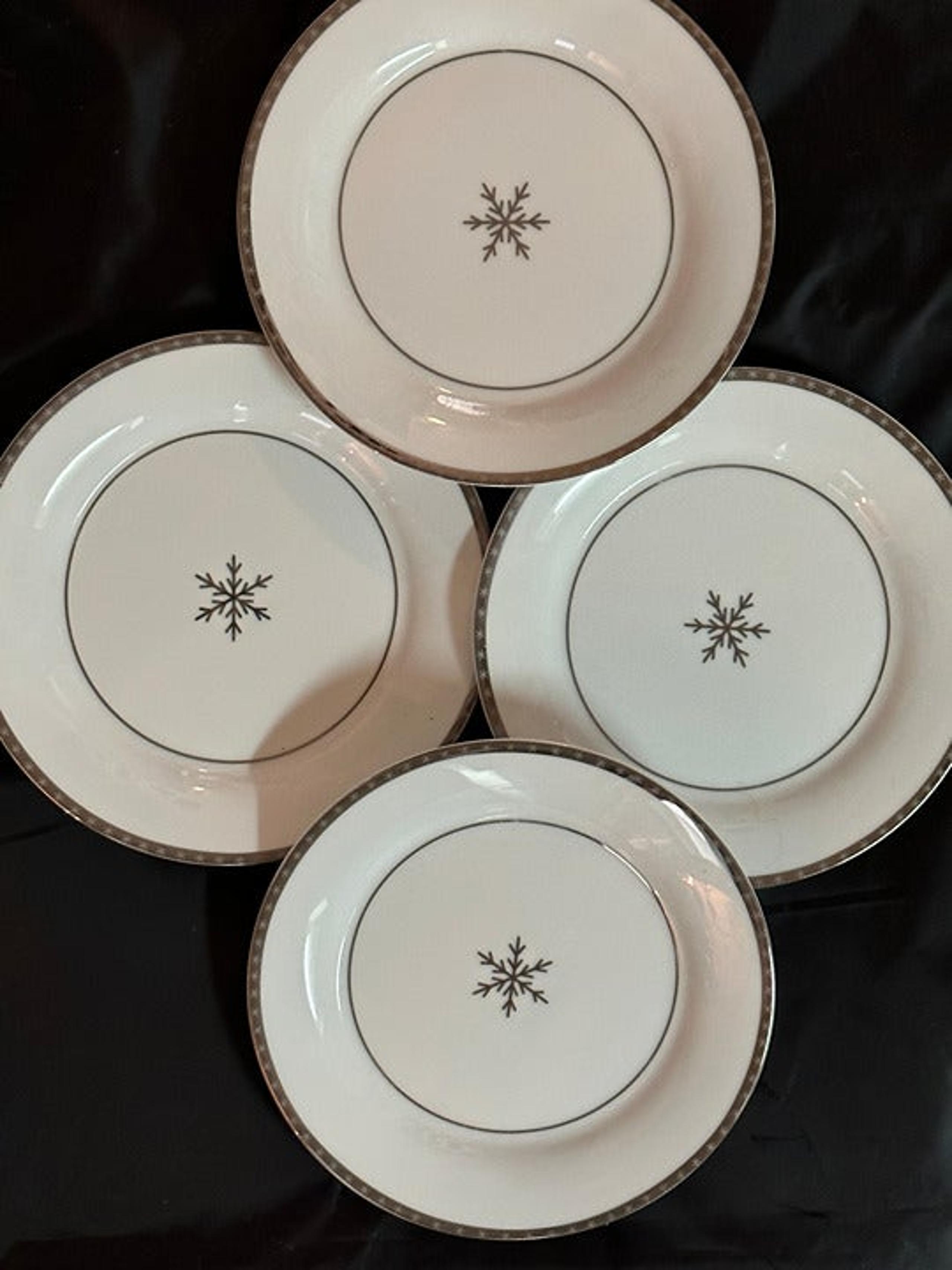 Threshold Porcelain Snowflake Platinum Salad Plates Silver Trim (4) 8-7/8"