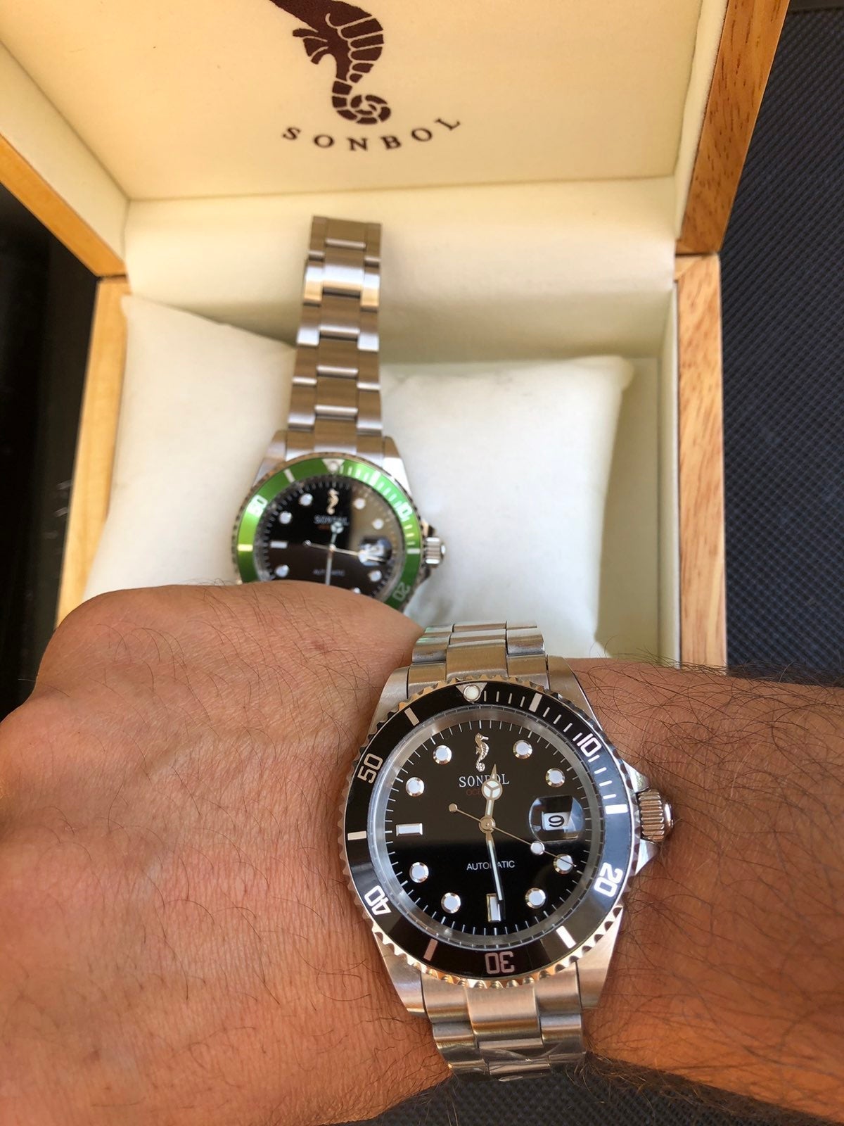 Automatic wrist watch