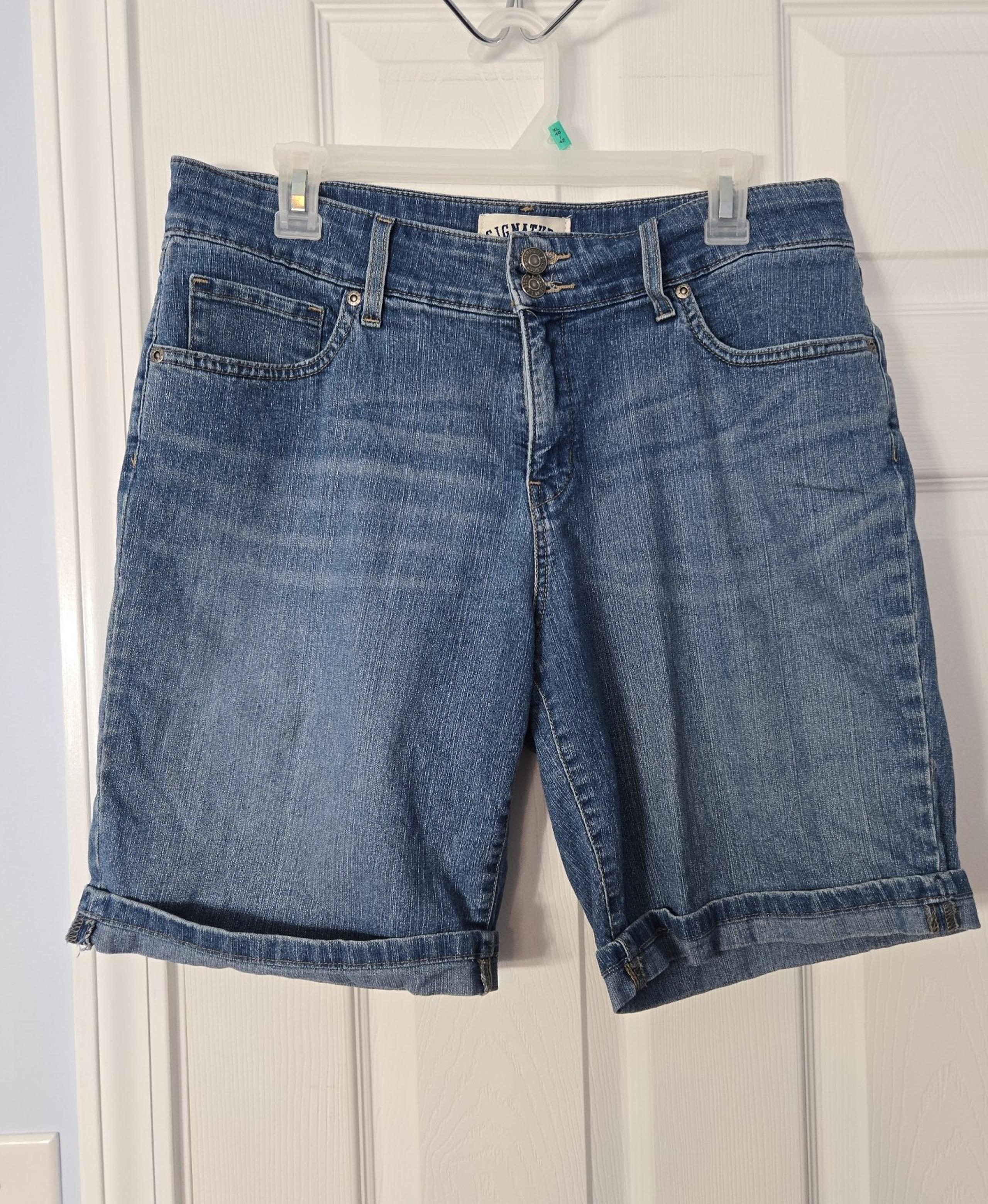 Levi's Signature Womans  Denim Shorts Size 12