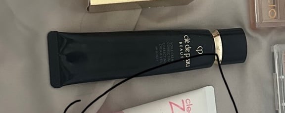 Cle de peau cc cream primer
