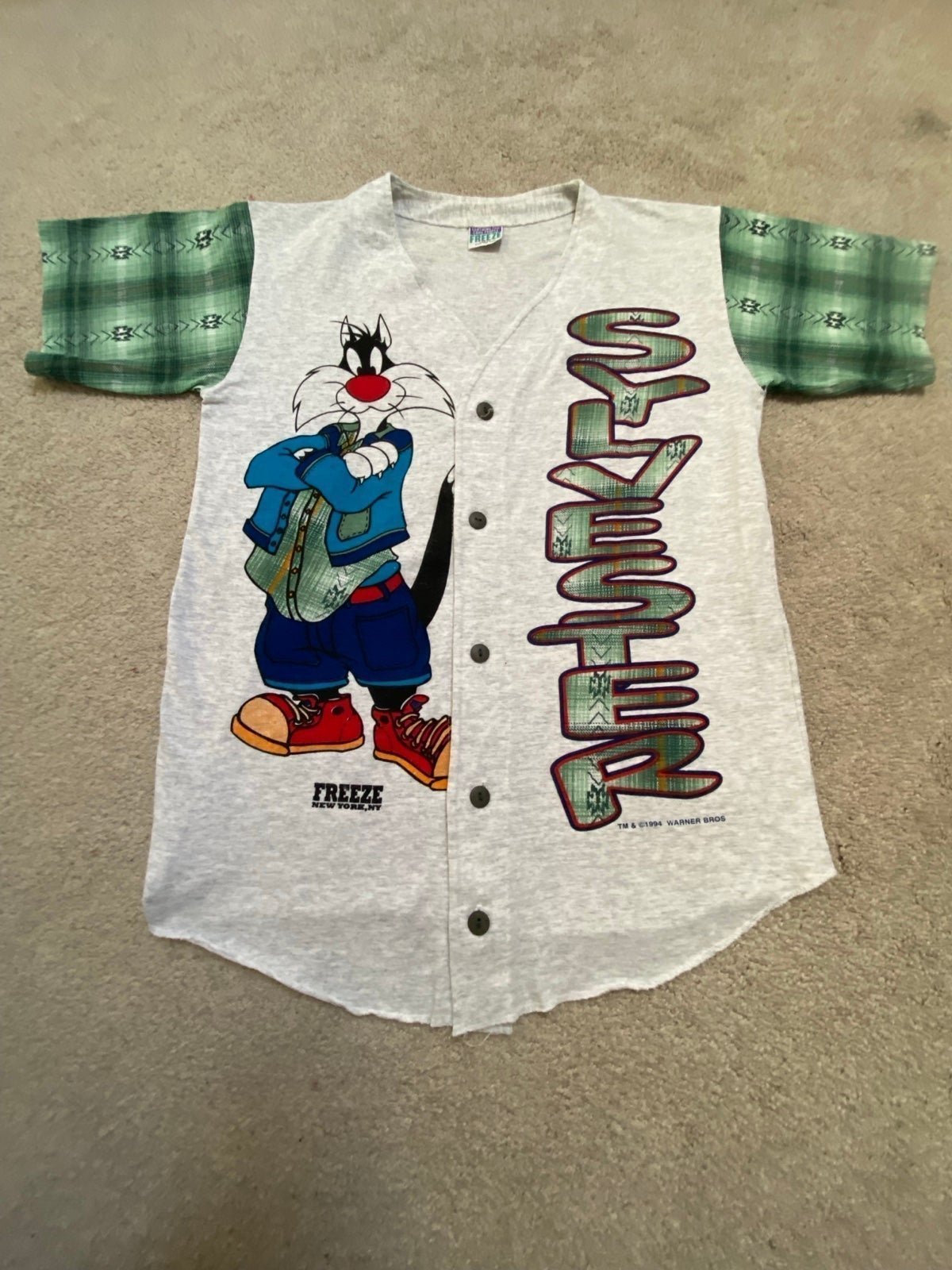 “Sylvester” V-Neck Shirt- Size: M (Vintage 1994)