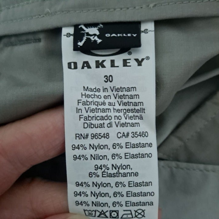 Oakley shops Mens Take Short NWT