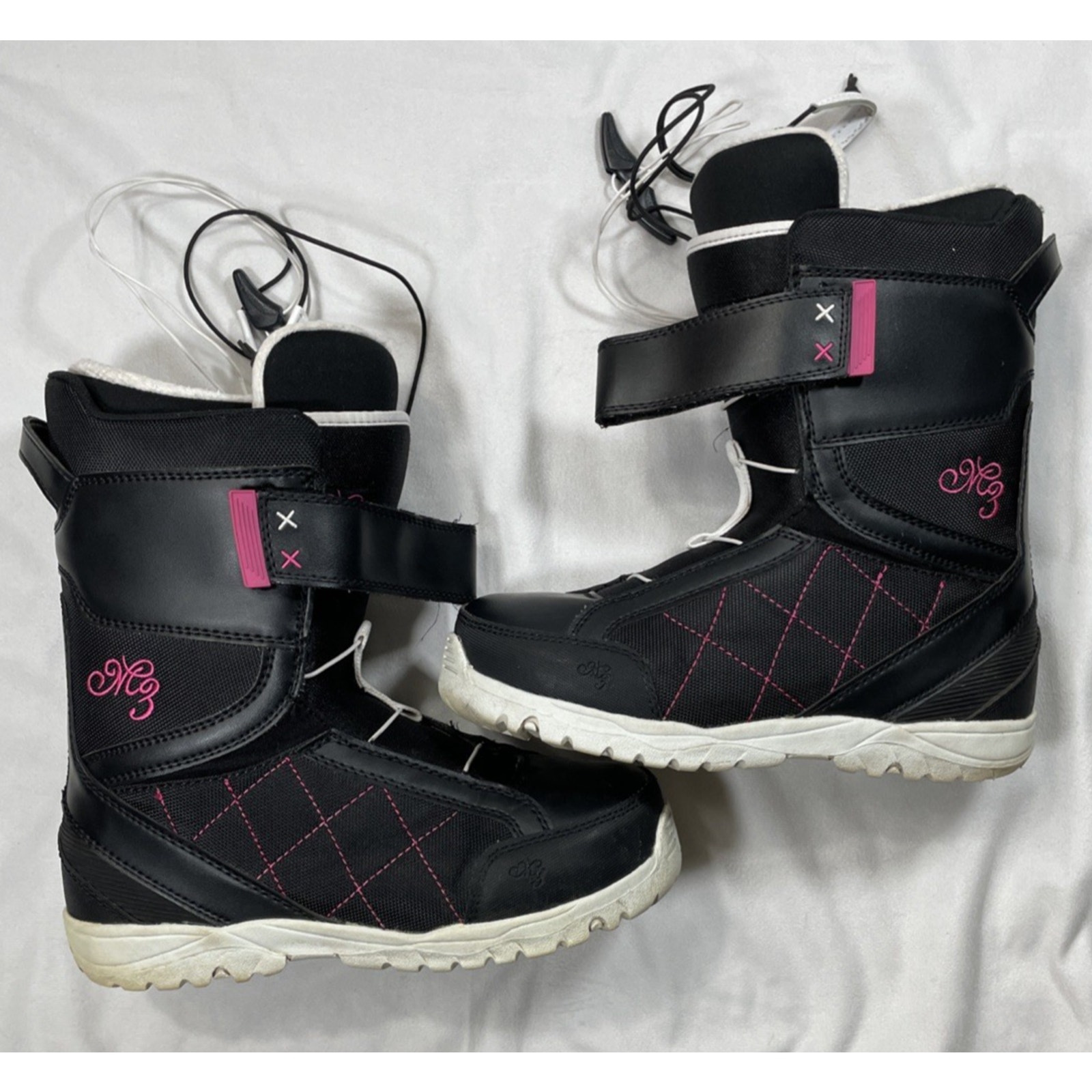 M3 Cosmo XIII Women's Snowboard Boots Size 9 Black Pink Freestyle All-Mountain