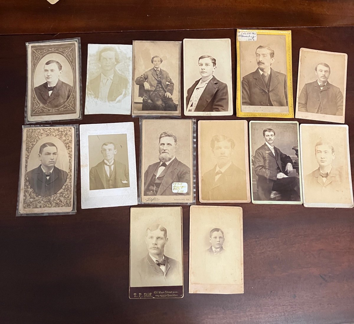 Lot of 14 Antique CDV Cabinet Card Portait Photographs of Men