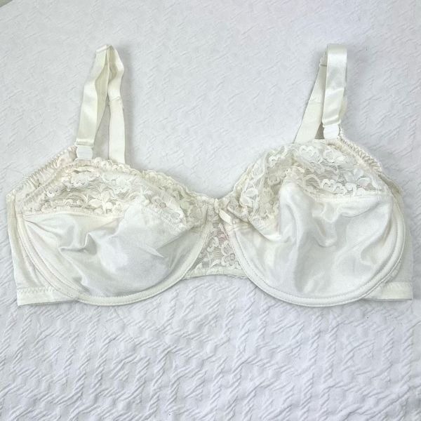 BUY 1 GET 1 FREE nursing bra cream white love pats for mothers to be size 40d st
