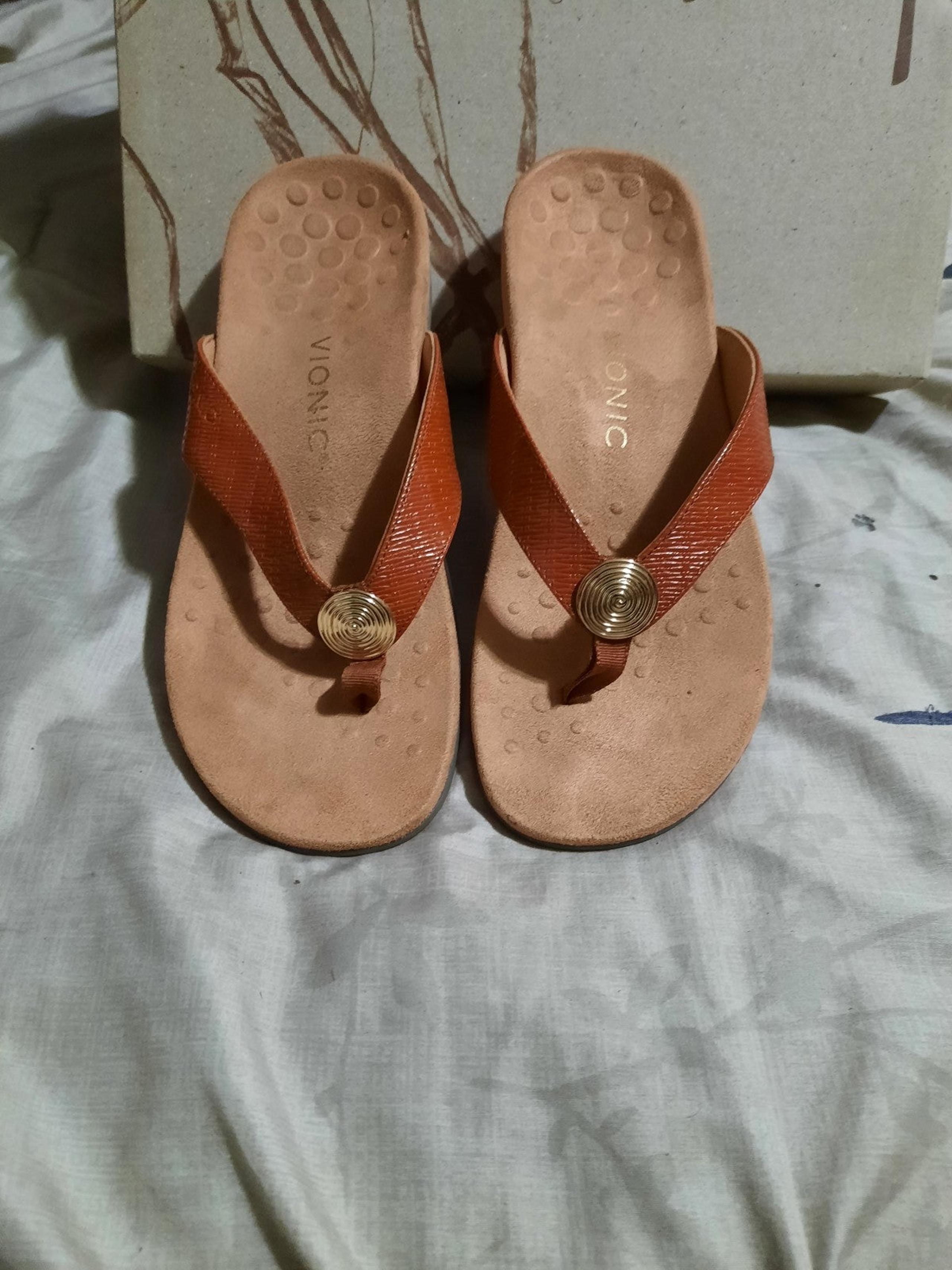 Vivonic sandals size 9