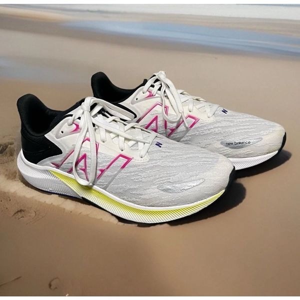 New Balance FuelCell Propel V3 MFCPRLM3 Men's White Wide Running Shoes Sz 8 (2E)