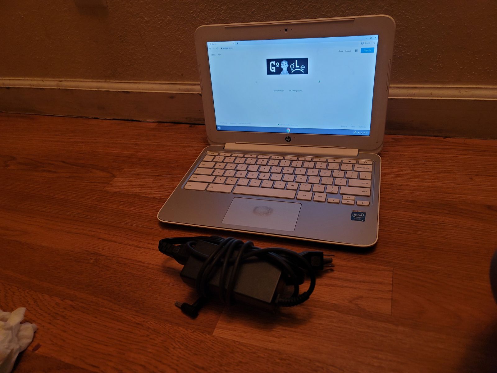 HP Chromebook 11-2110nr 11.6-Inch Laptop (Snow White)