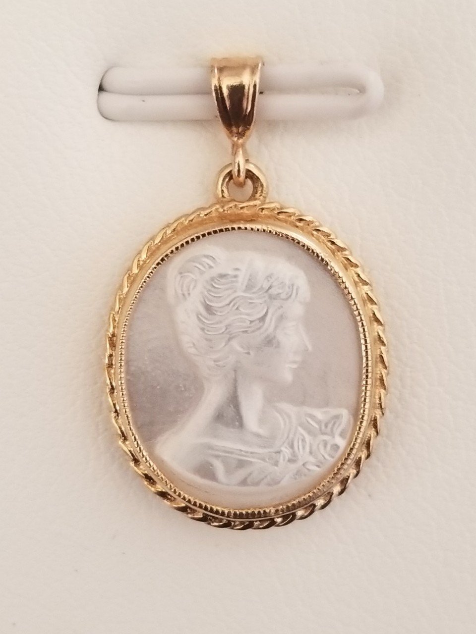 14K Gold Cameo Pendant