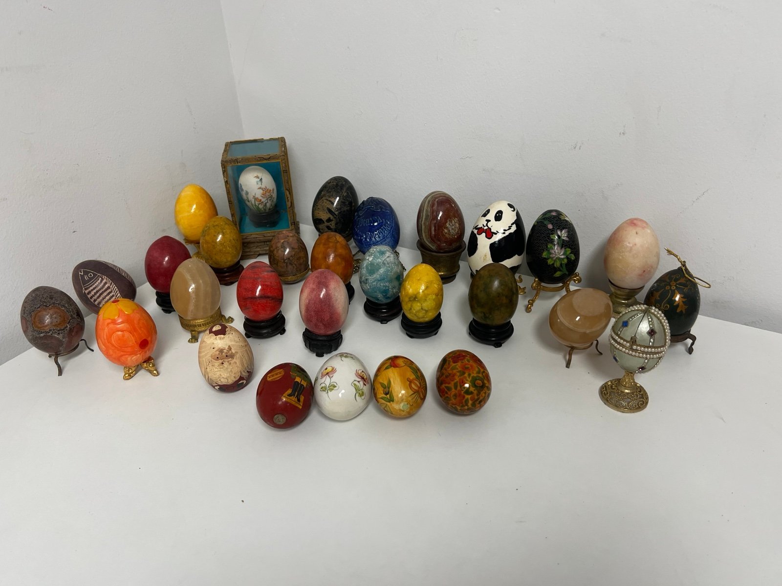 Assorted Lot of 29 Vintage Collectible Eggs! Mostly Alabaster, Marble stone, som