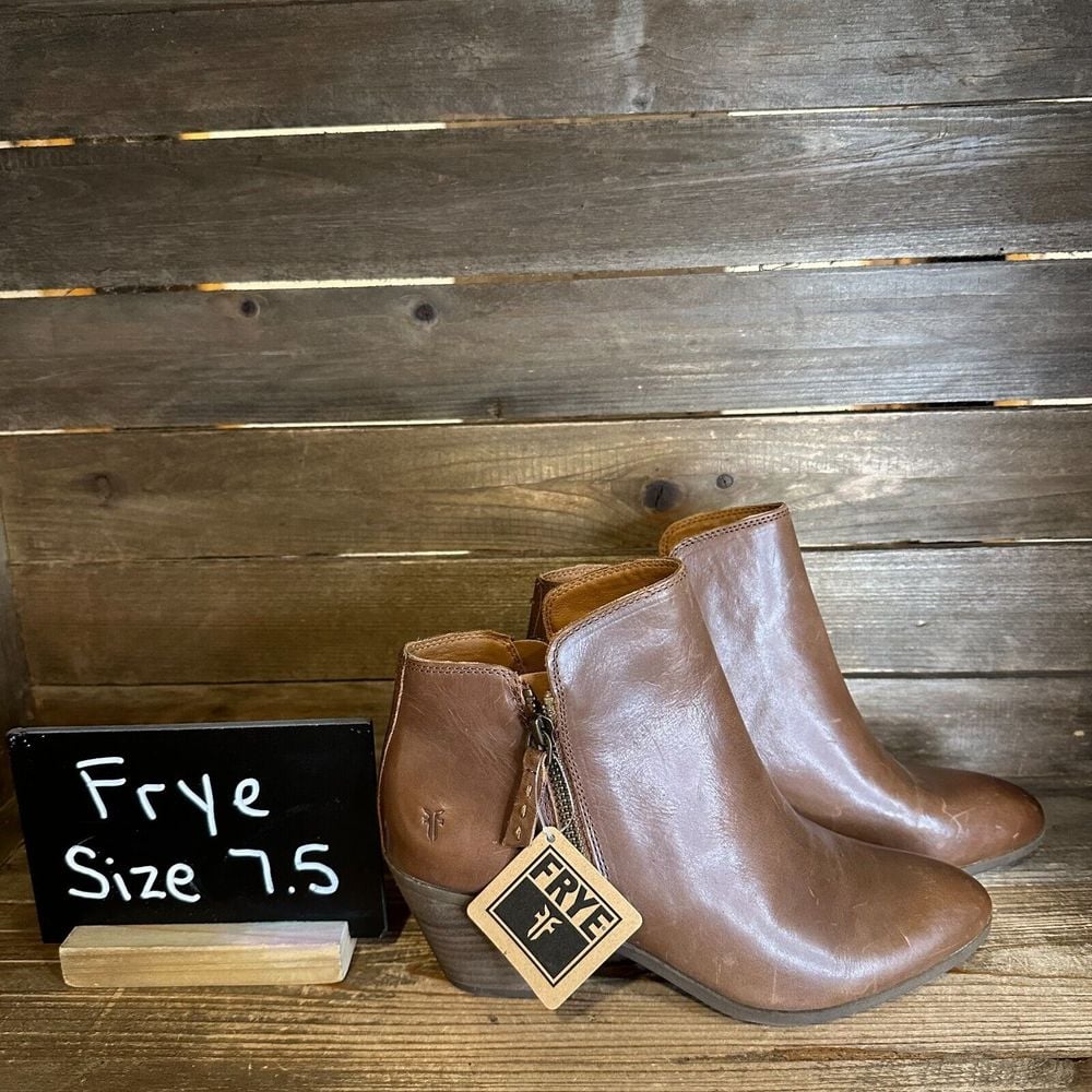 New Womens Frye Judith Zip Brown Leather Heeled Ankle Booties Boots Size 7.5 M