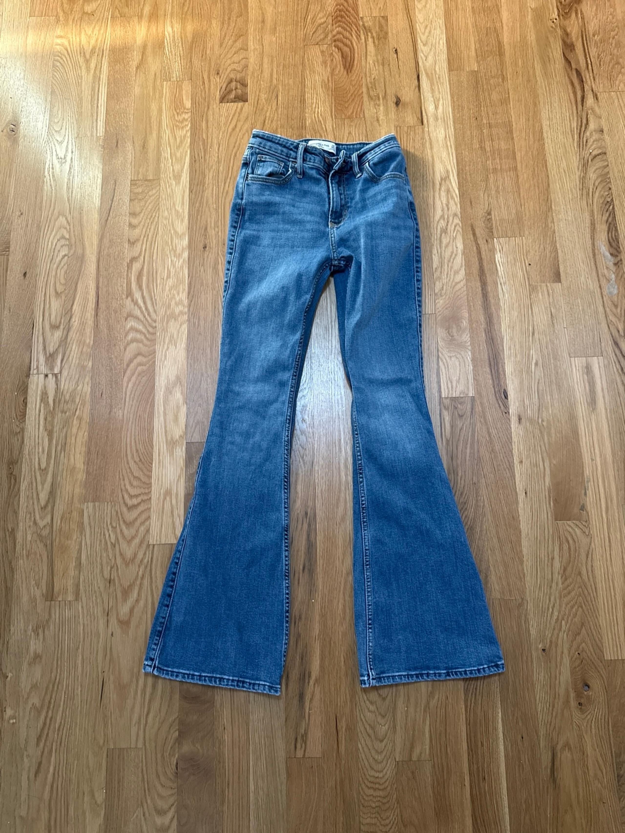 Abercrombie & Fitch Women’s The Flare Ultra High Rise Jeans Size 24/00