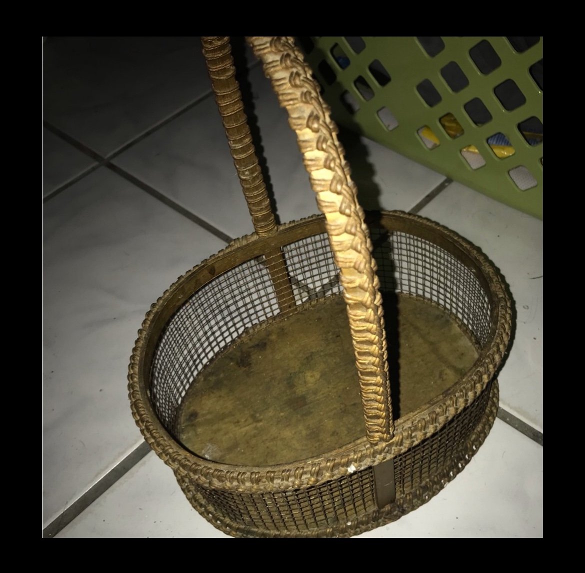 WIRE MESH BASKET