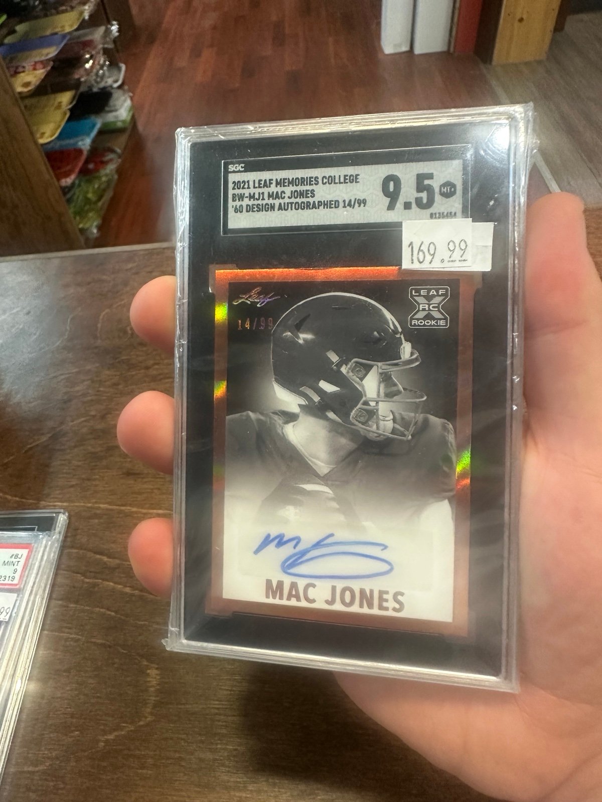 Sgc 9.5/10 2021 LEAF MEMORIES COLLEGE BW-MJ1 MAC JONES 60 DESIGN AUTOGRAPHED /99