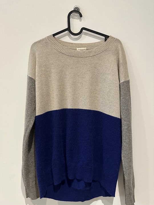 Club Monaco Colorblock Cashmere Sweater – Chic & Cozy Elegance