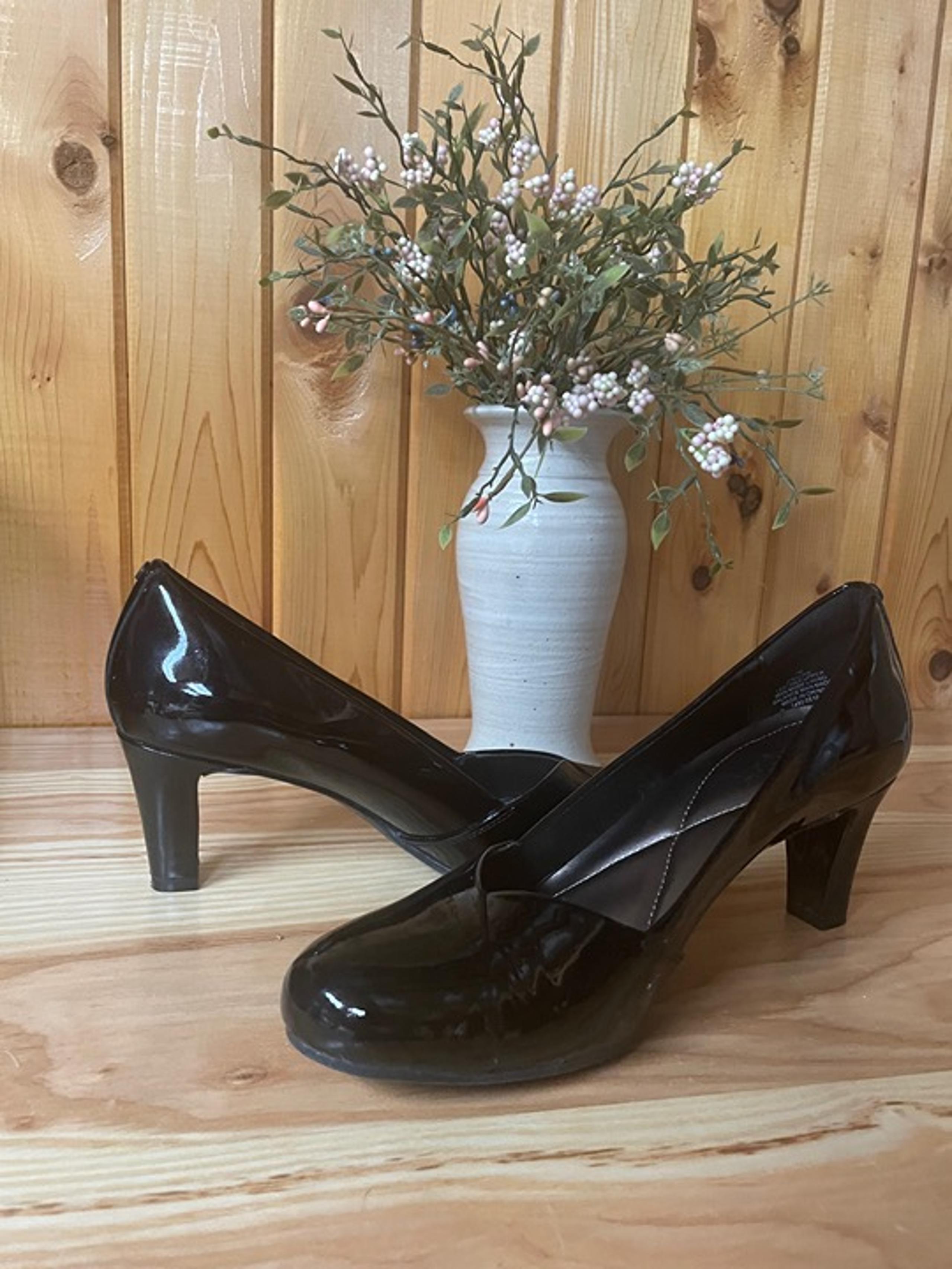 Easy Spirit pumps