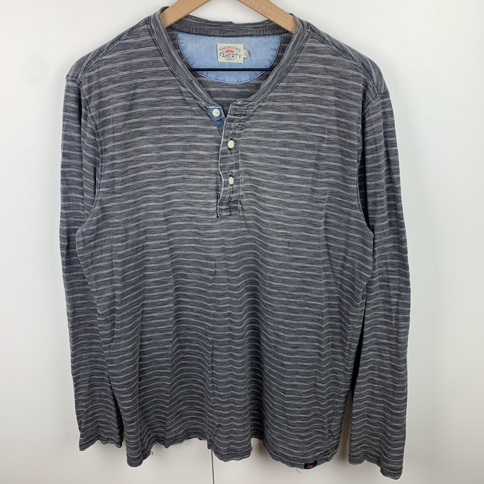 Faherty Cloud Long Sleeve Henley Shirt Gray Striped Cotton Mens Large Breathable