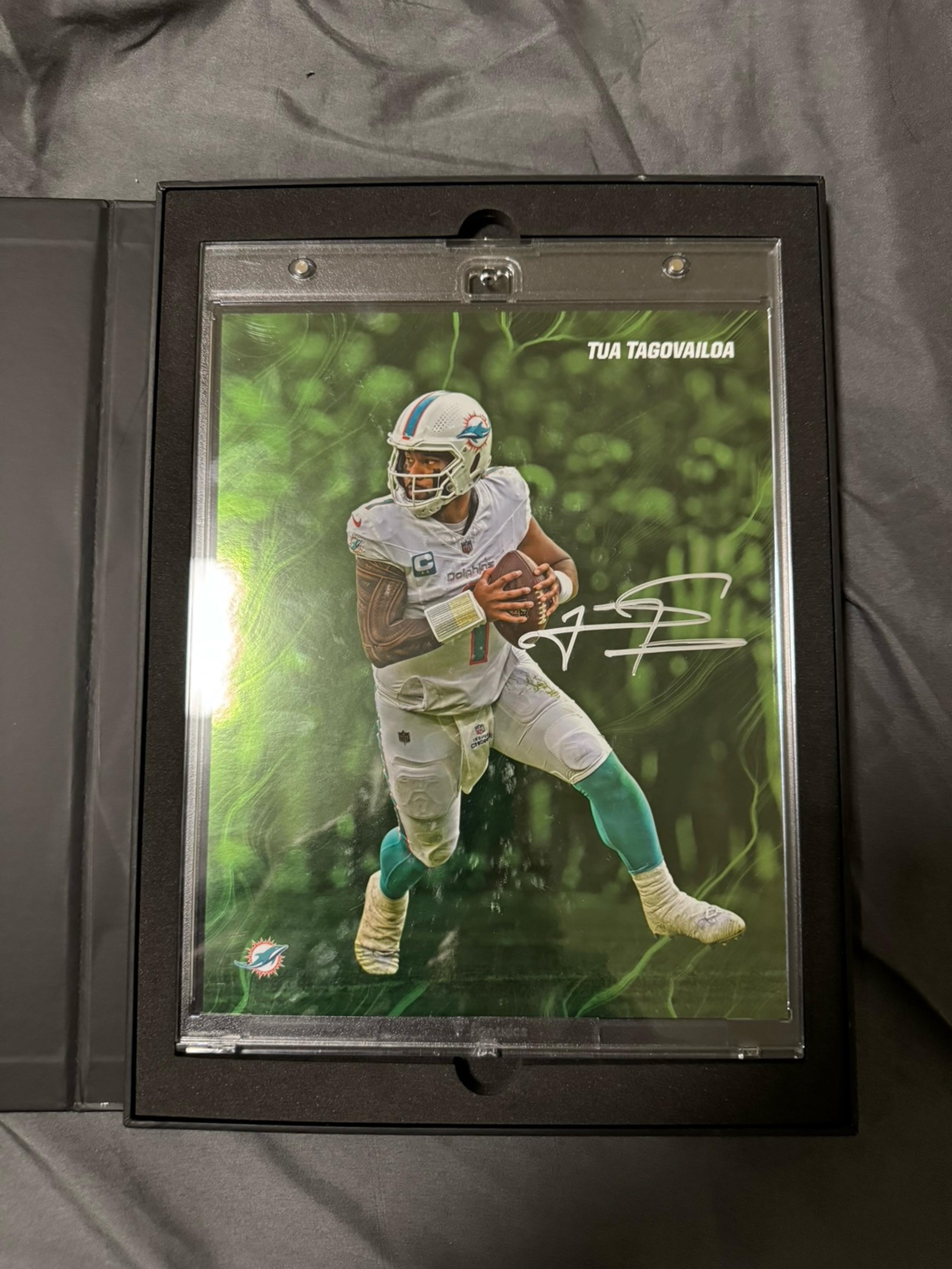 2024 FANATICS EMANATE TUA TAGOVAILOA SIGNED GREEN /99 MIAMI DOLPHINS QUARTERBACK