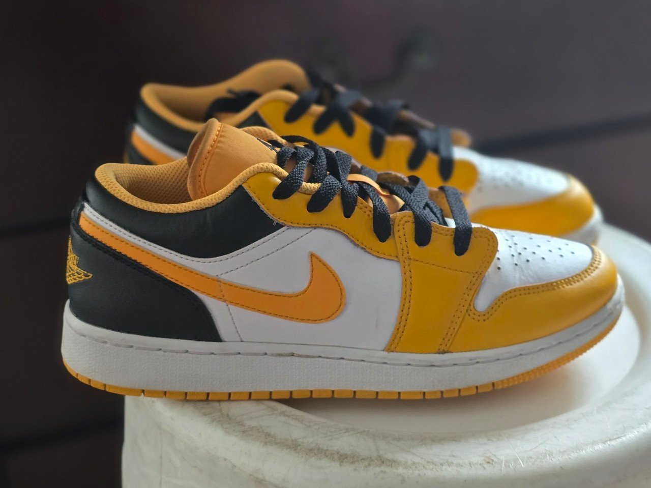 Nike Air Jordan 1 Low Taxi Yellow Black 553560-701 Youth Shoes 7.5Y/9 Womens