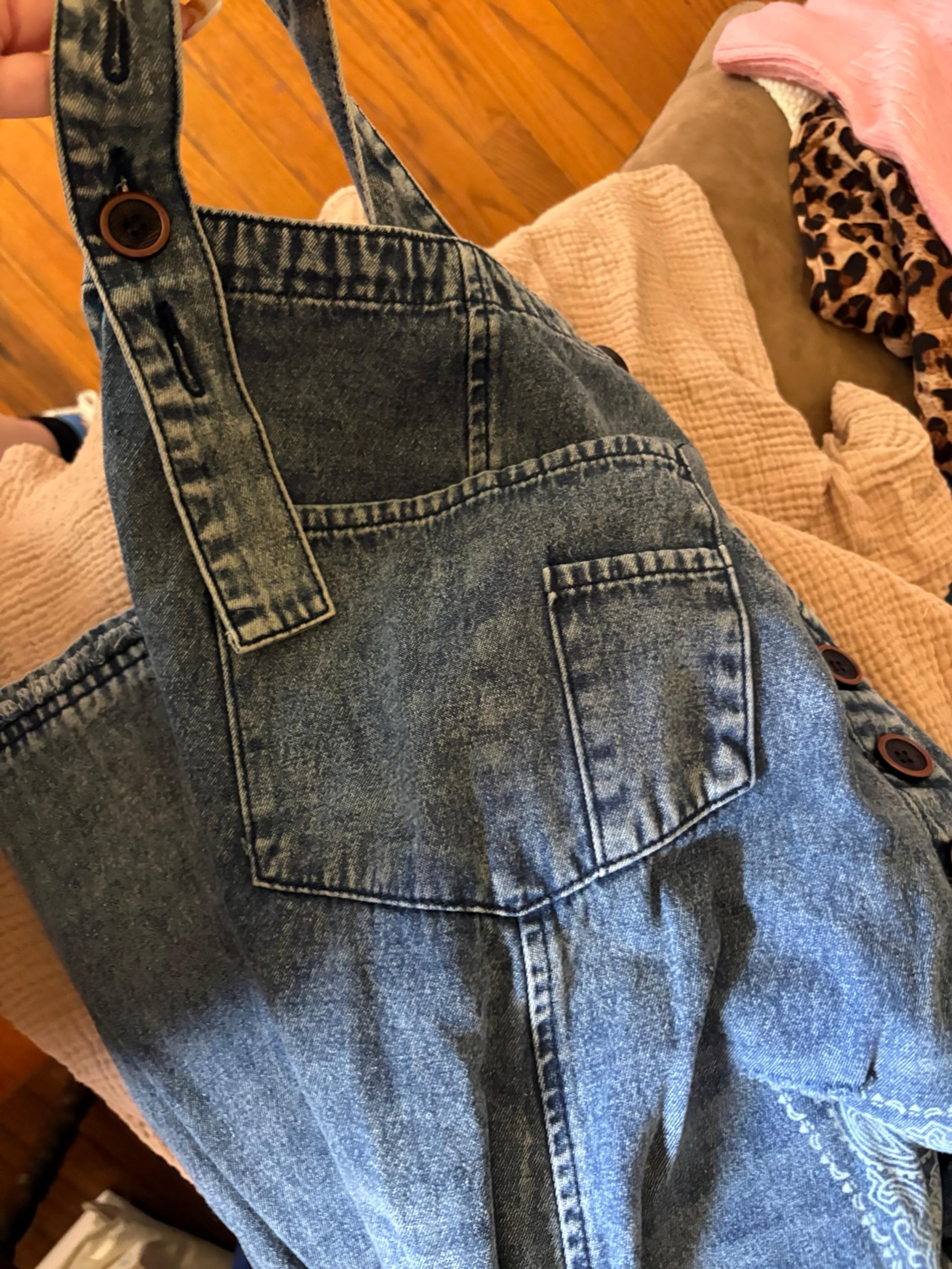 NWOT EASEL BANDANA DISTRESSED OVERSIZED OVERALLS SIZE MEDIUM