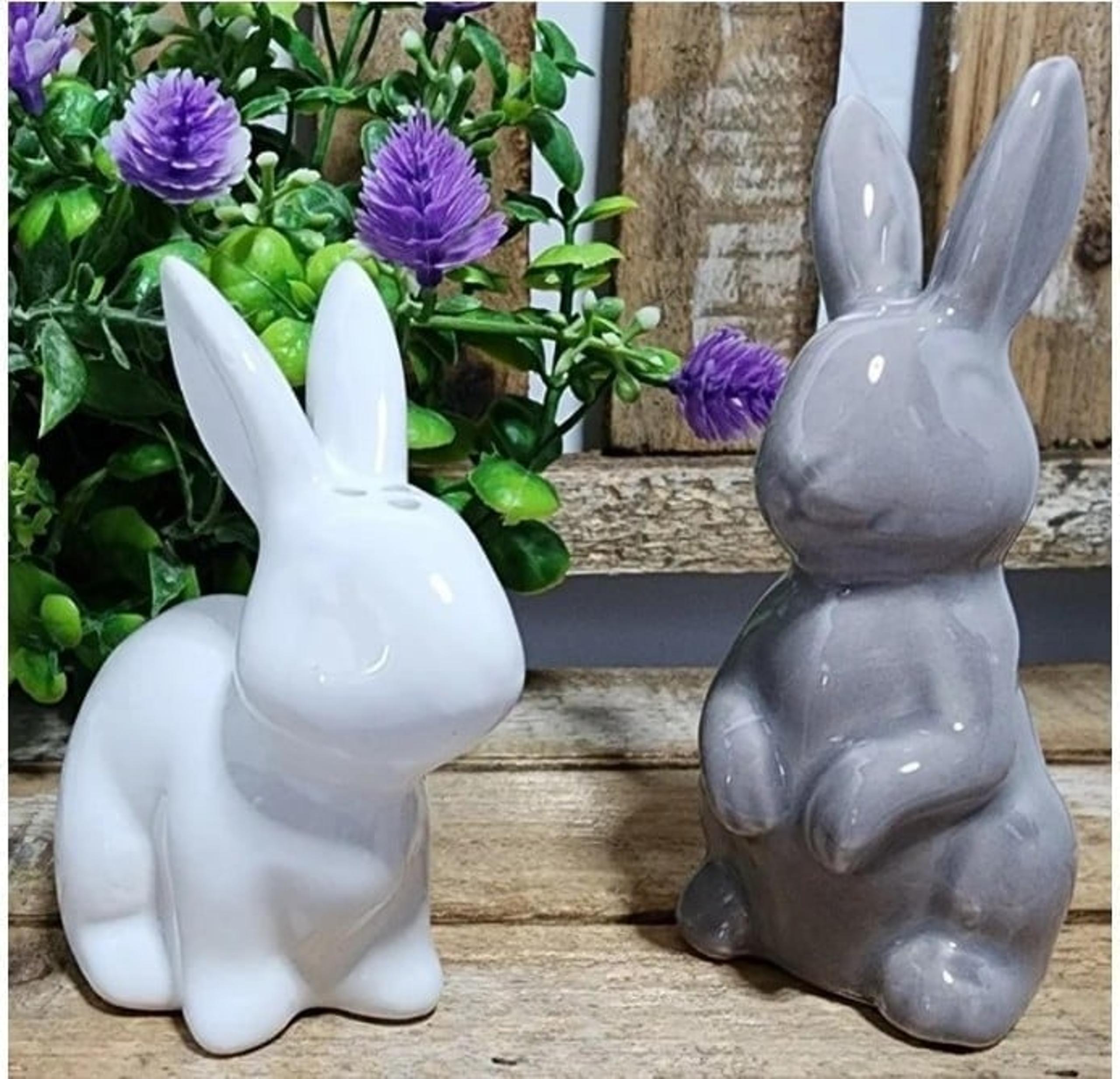 NIB Easter Bunny Rabbit Salt and Pepper Shaker Set Home Decor Tiered Trays Table
