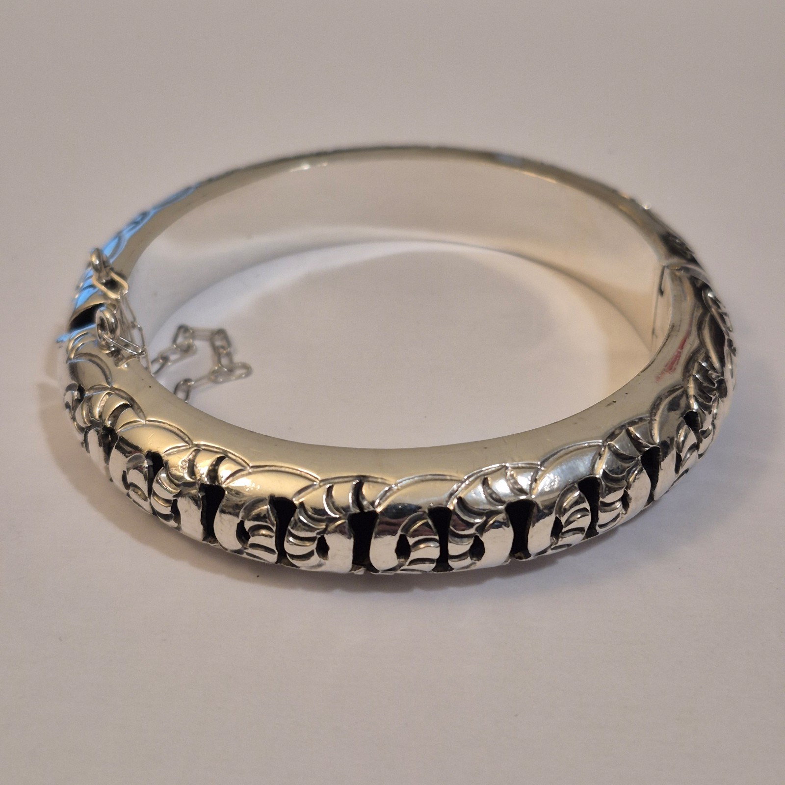 Mexico TP-110 925 Sterling Silver Hinged Bangle Bracelet | Cut-Out Chain Pattern