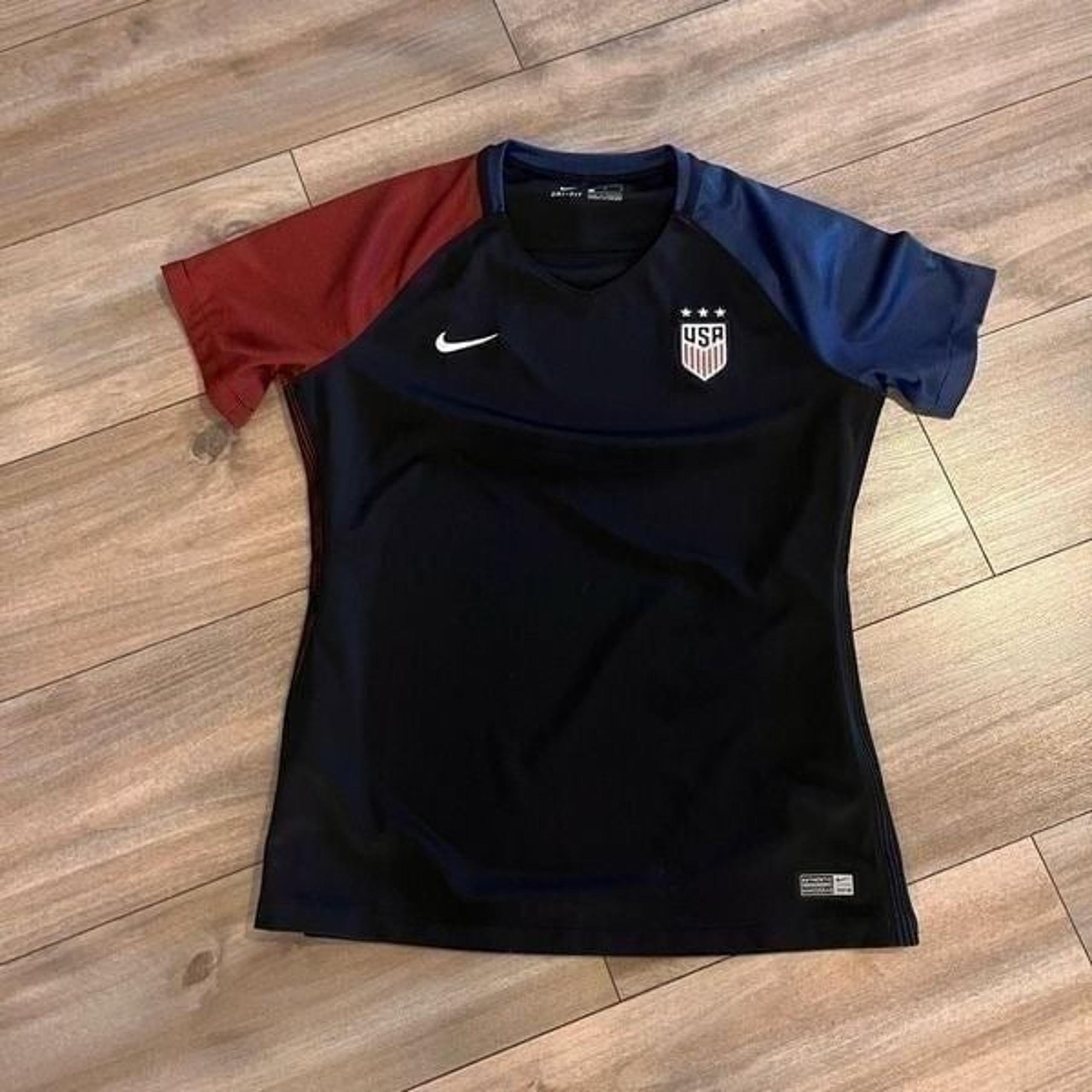 Nike USA Womens Soccer  Black Athletic Jersey Women Large