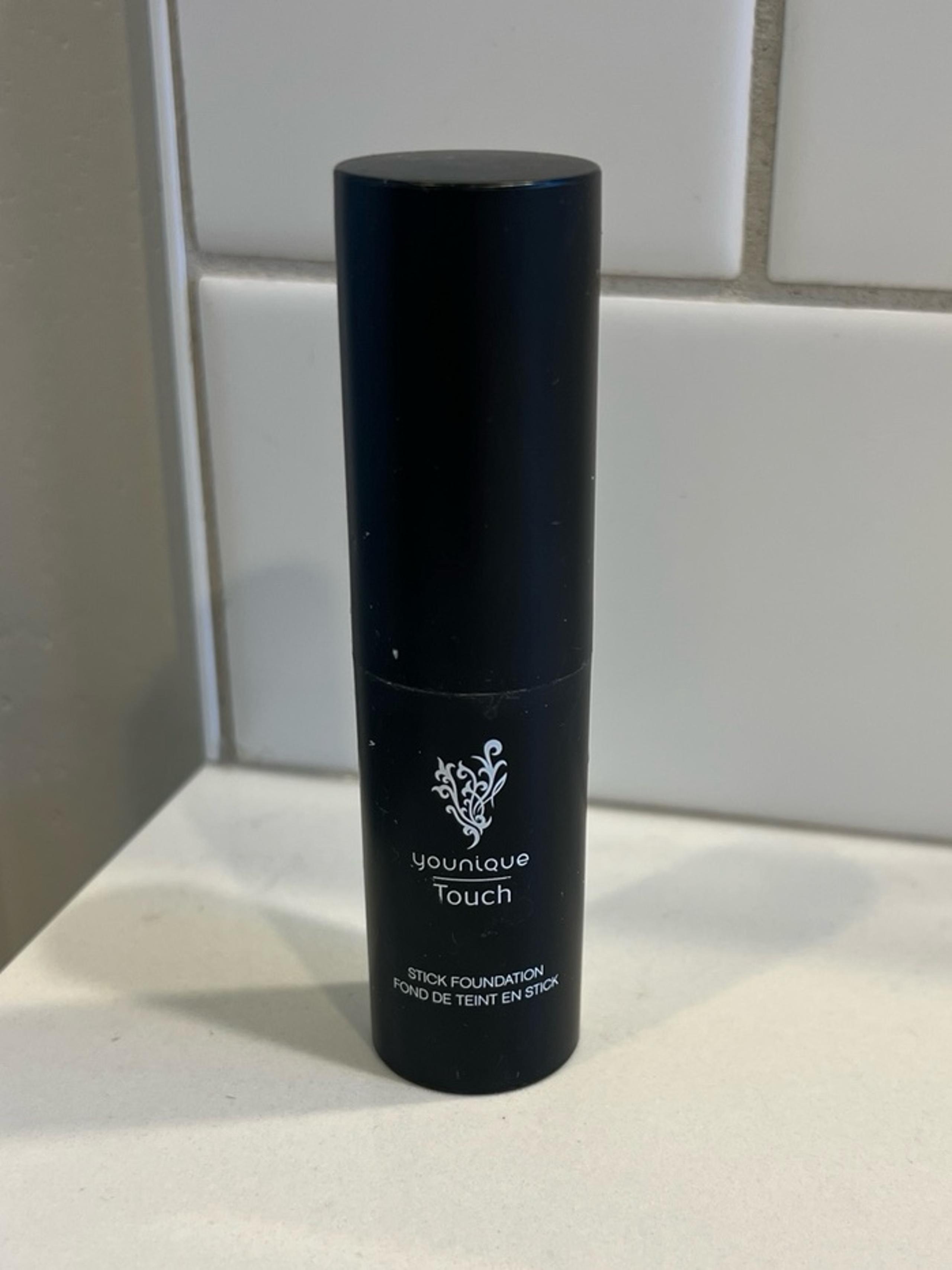 Younique stick foundation Velour