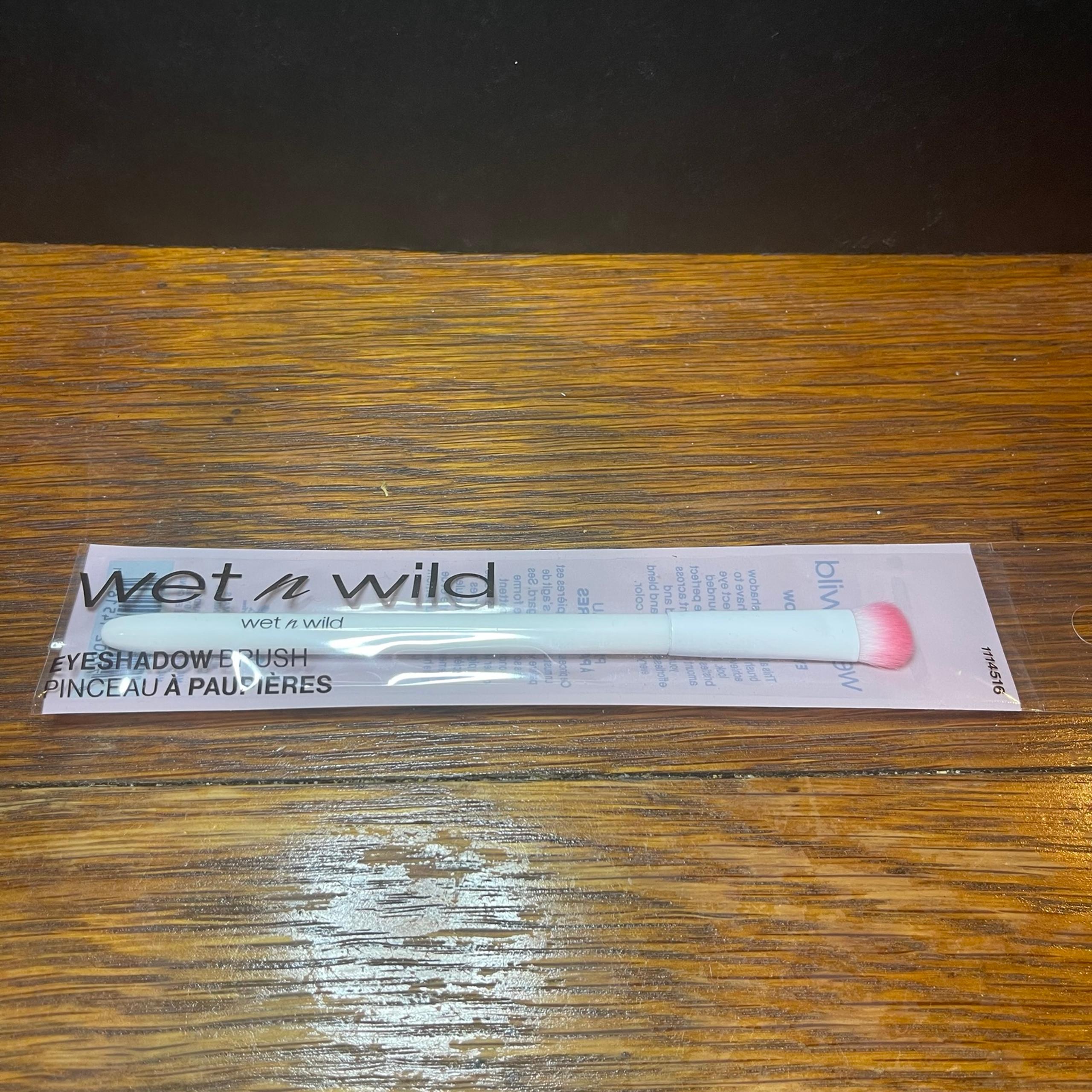 Wet n Wild Satin Eyeshadow Brush NEW