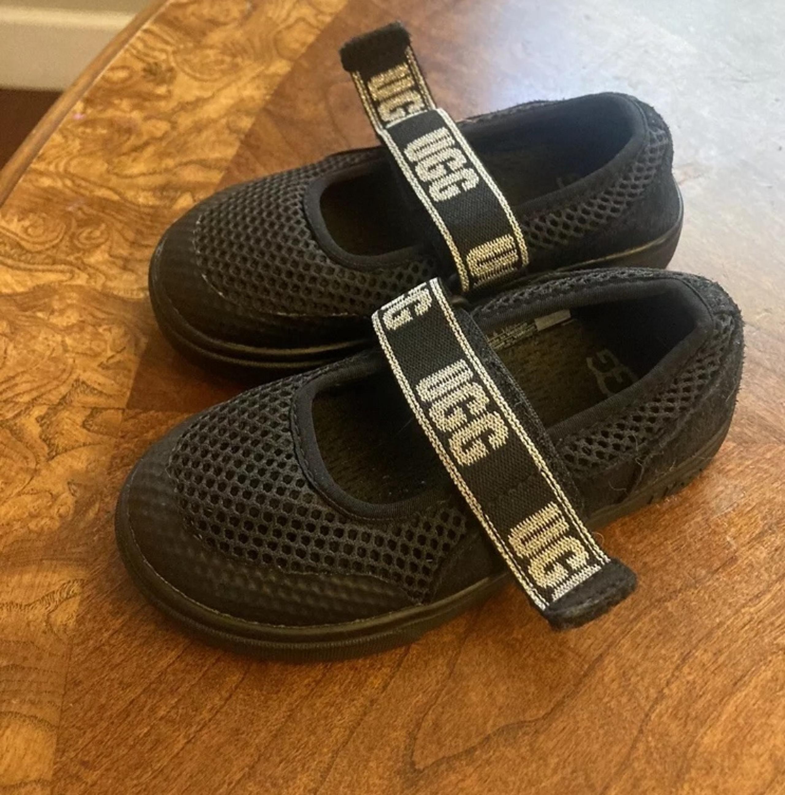 UGG Size 7 Rennon Skimmer Toddler Girl Sneaker Shoes Black Hook & Loop