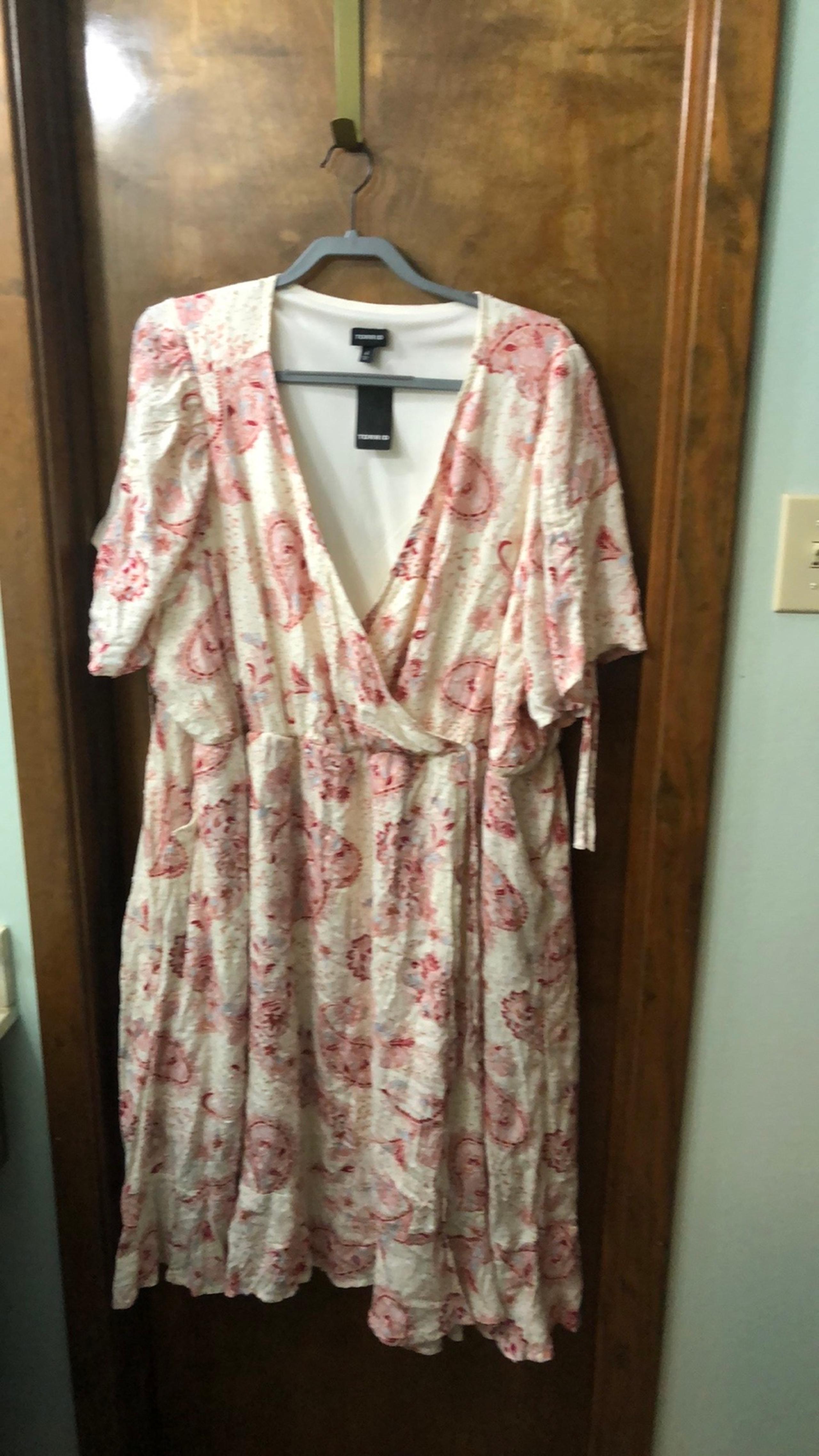 NWT Torrid beautiful paisley print mid dress size 4