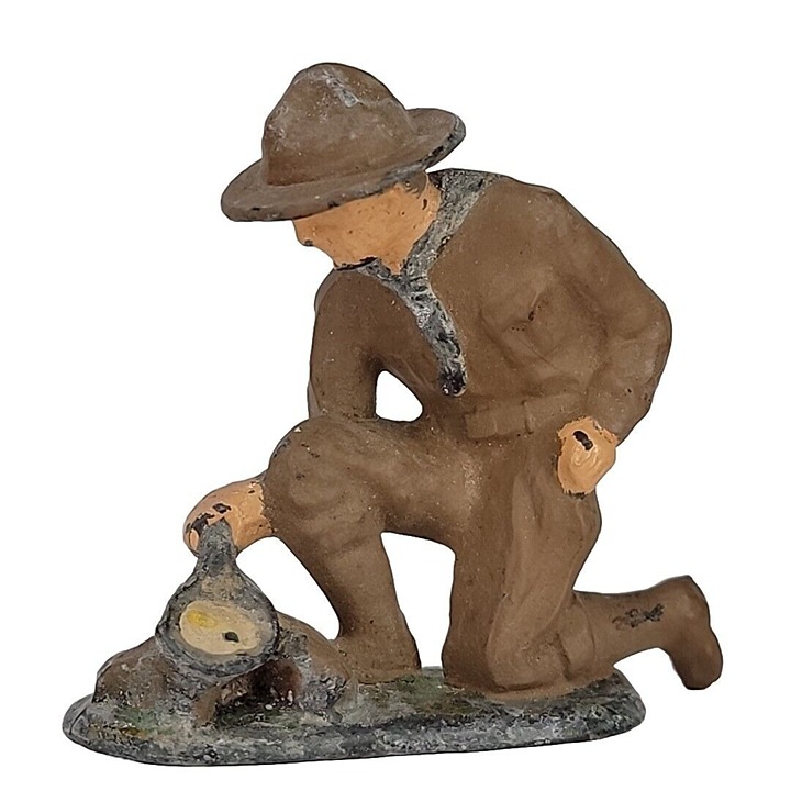 Barclay Toy Soldier B185 804 Boy Scout Cooking Eggs Over Fire B 185 Dimestore