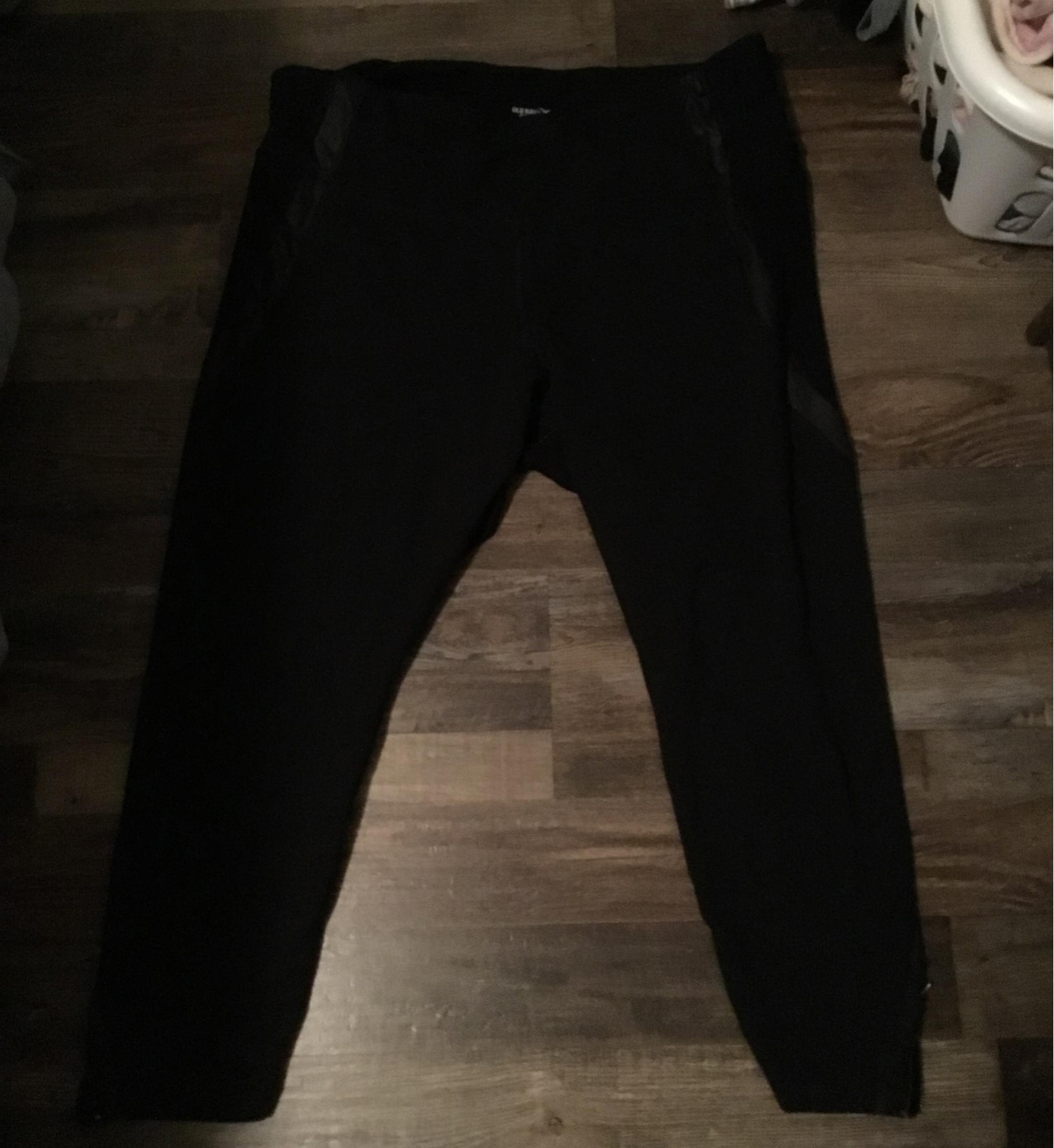 Leggings with zippers