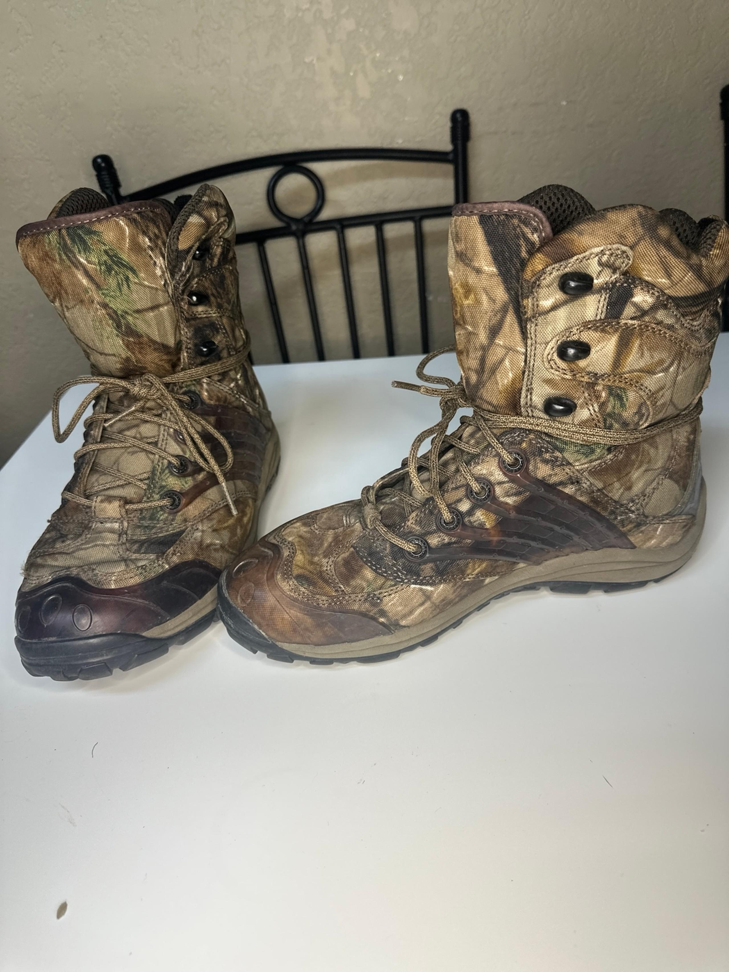 Cabela’s  camo men’s boots 8 1/2 D