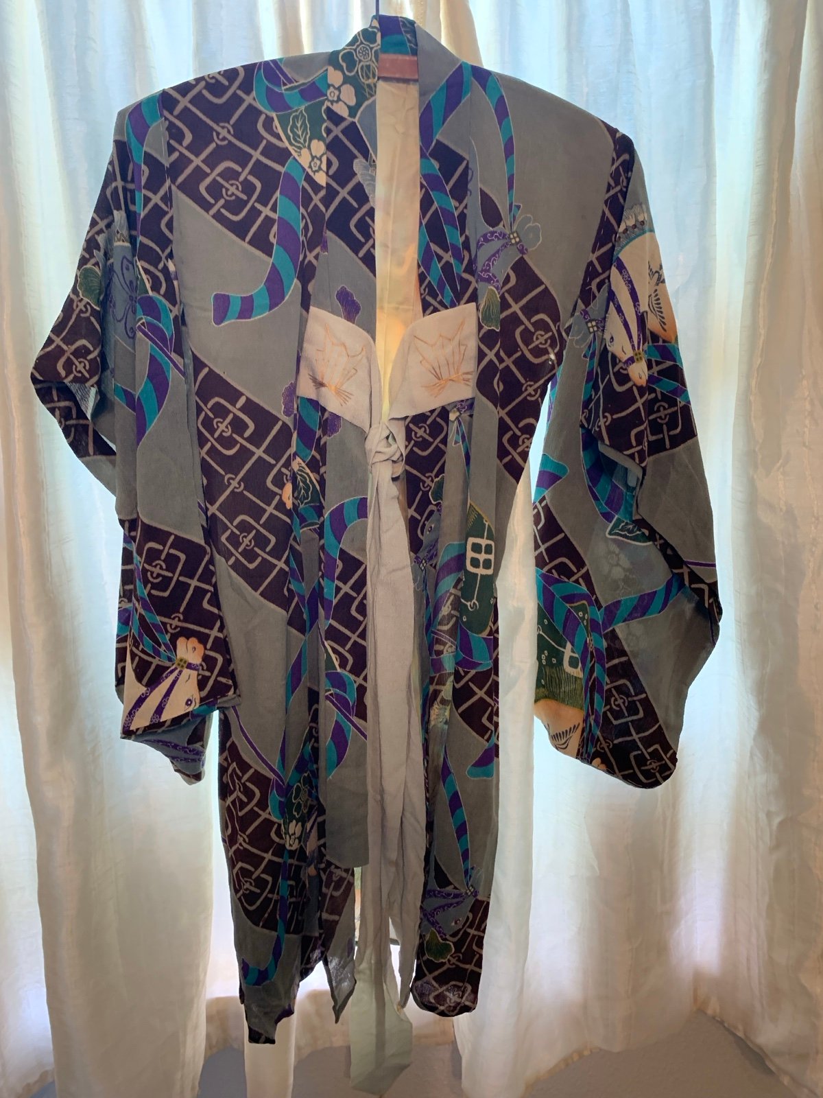 Vintage hand stitched crepe Japanese kimono