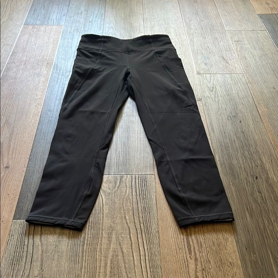 Lululemon Athletica Cropped Gray Leggings with Side Pockets Size: 4